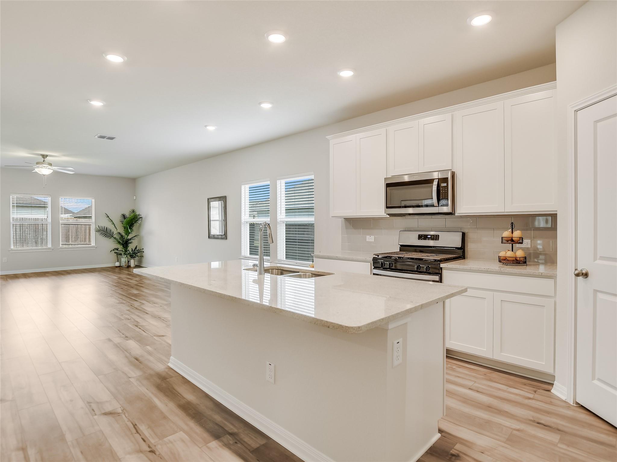 2818 Rustic Hills Dr Property Photo 5