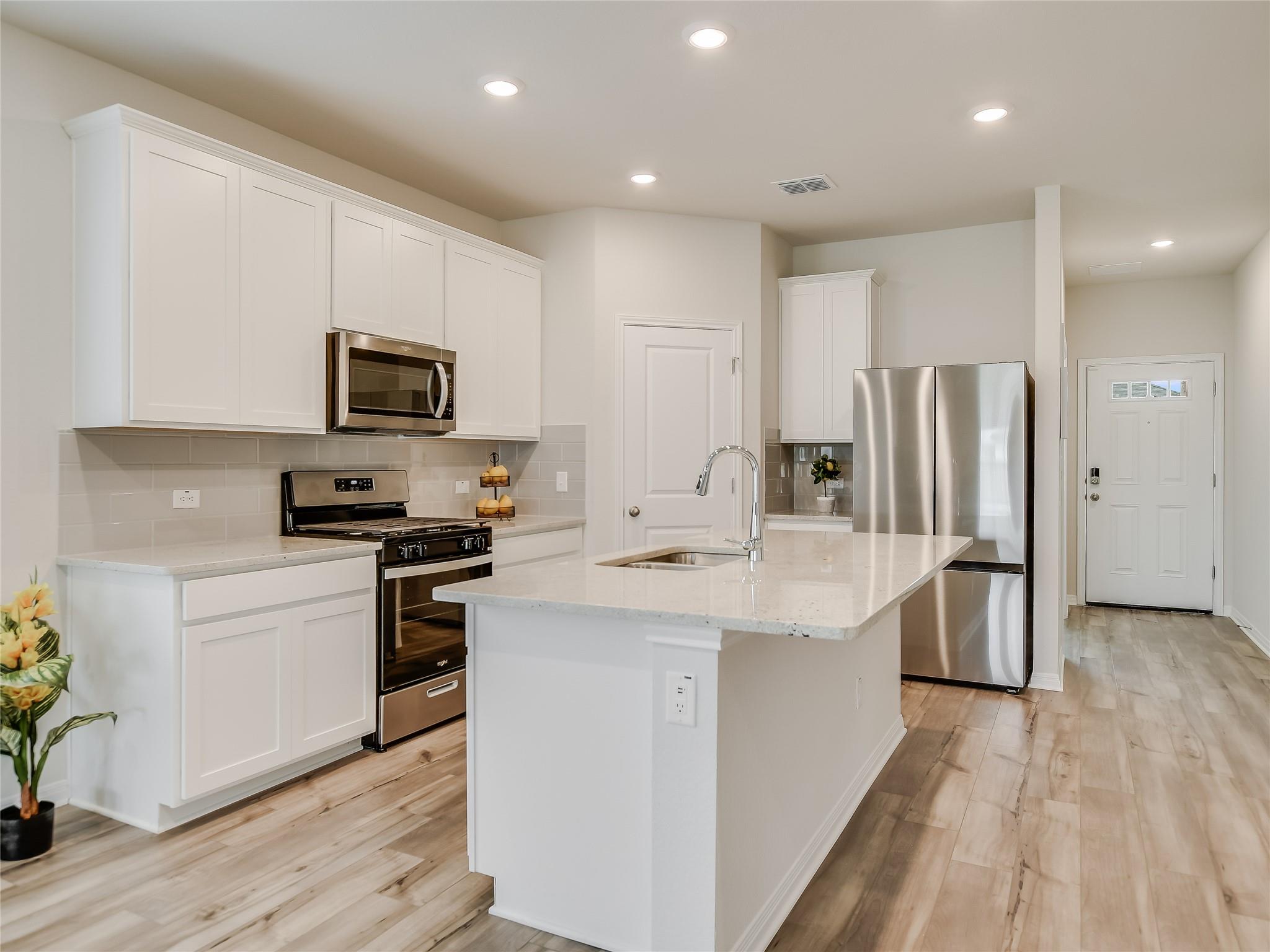 2818 Rustic Hills Dr Property Photo 8