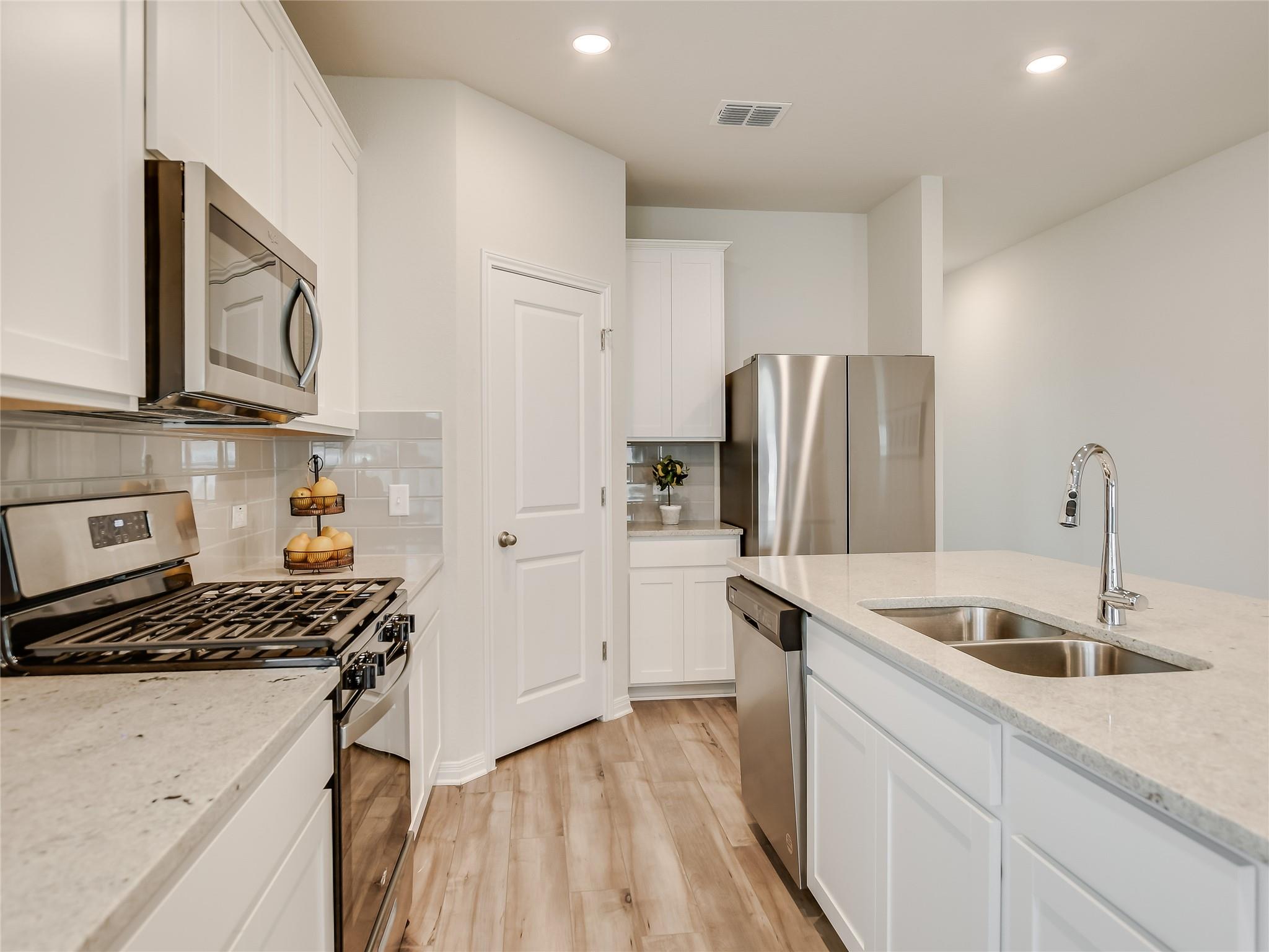 2818 Rustic Hills Dr Property Photo 9