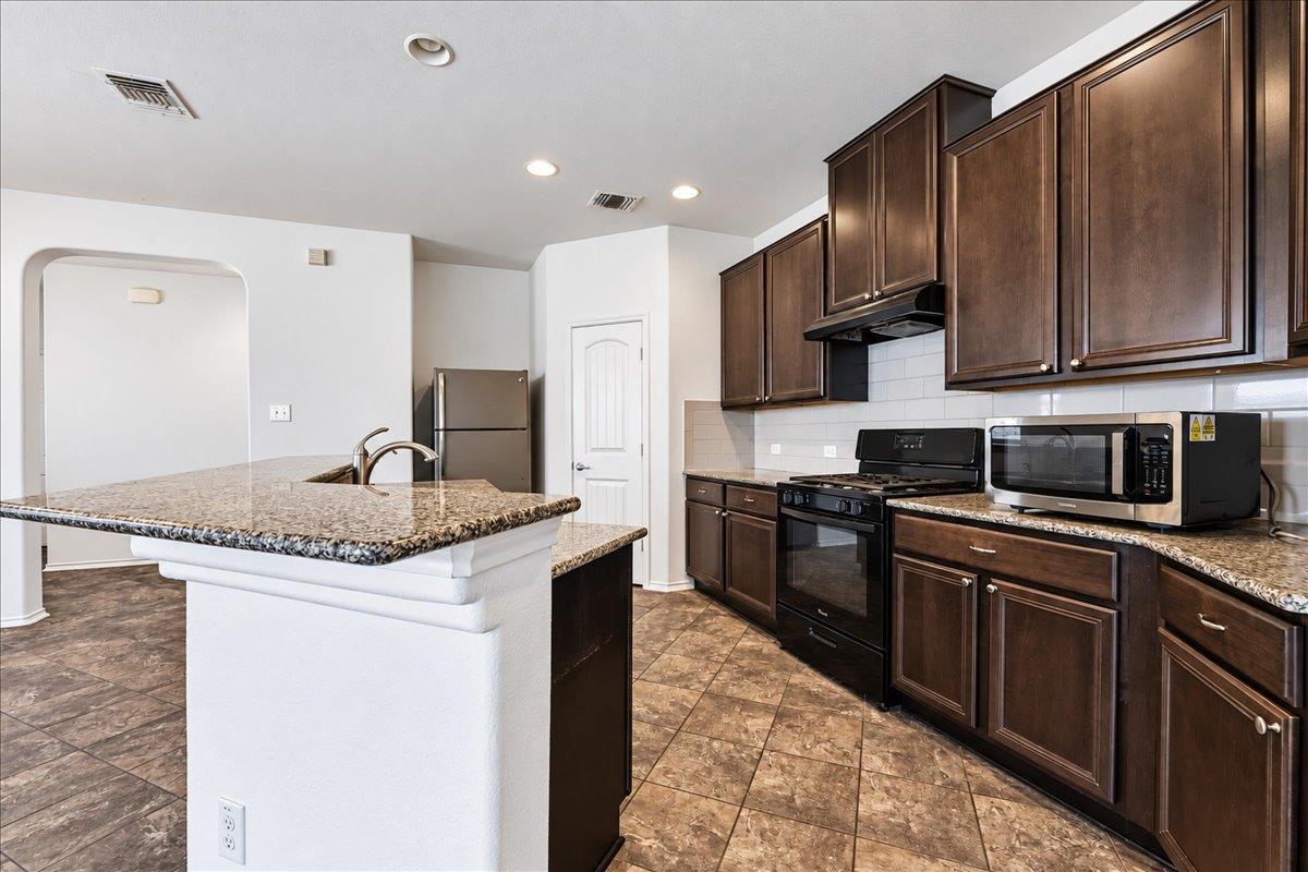 1020 Clove Hitch Rd Property Photo 8