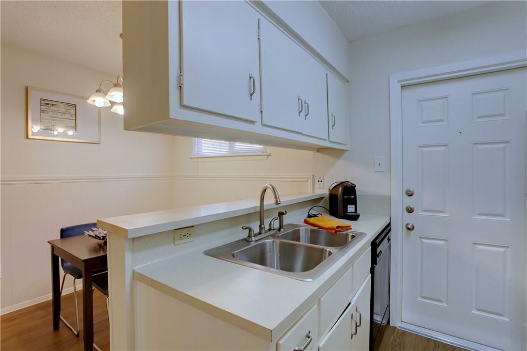 816 W North Loop Blvd ##111 Property Photo 7