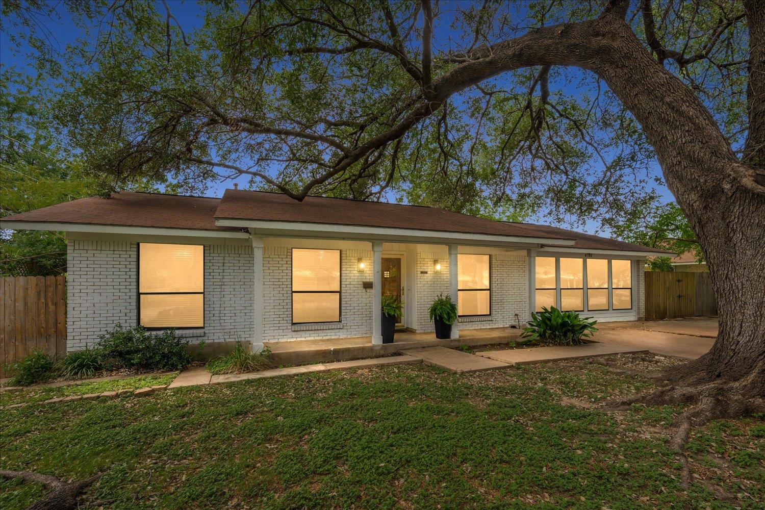 8102 Shadowood Dr Property Photo 1