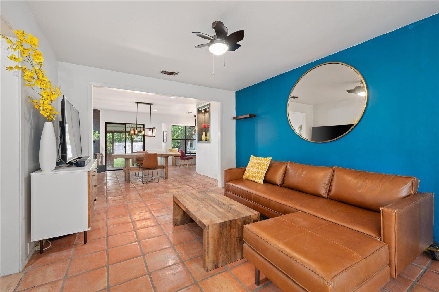 8102 Shadowood Dr Property Photo 3