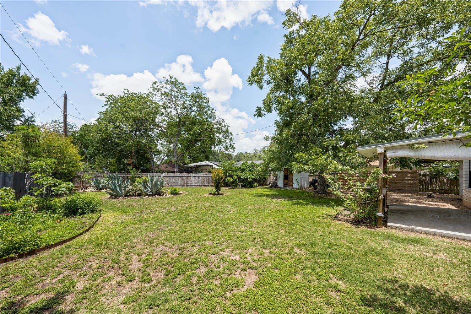 8102 Shadowood Dr Property Photo 20
