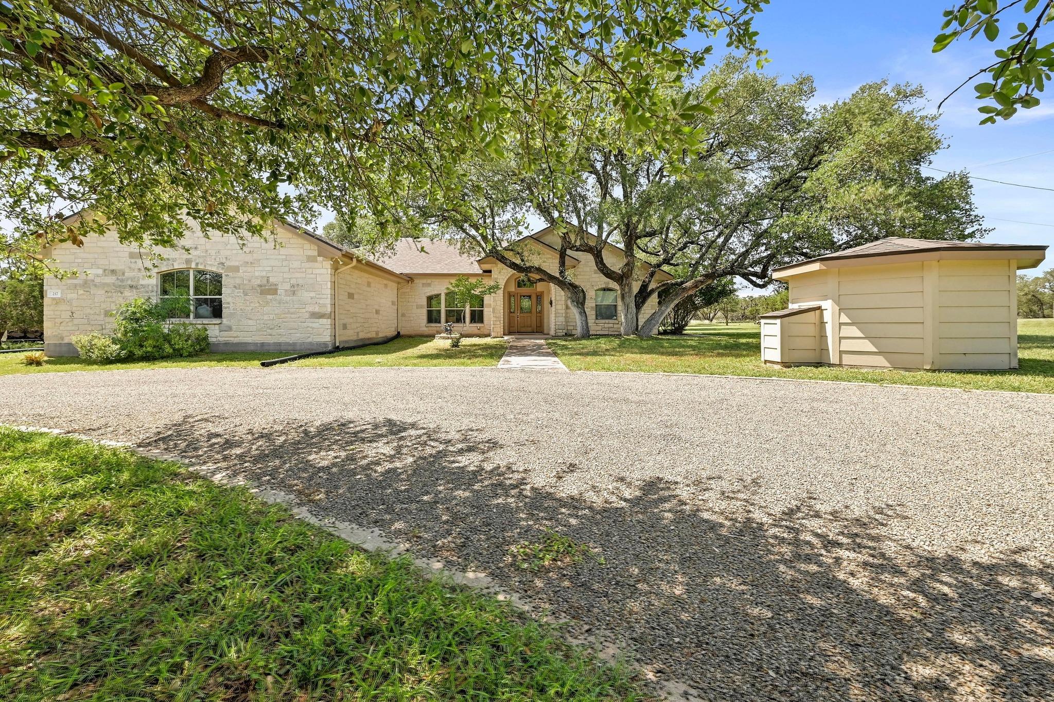 217 Circle Oaks Dr Property Photo 1
