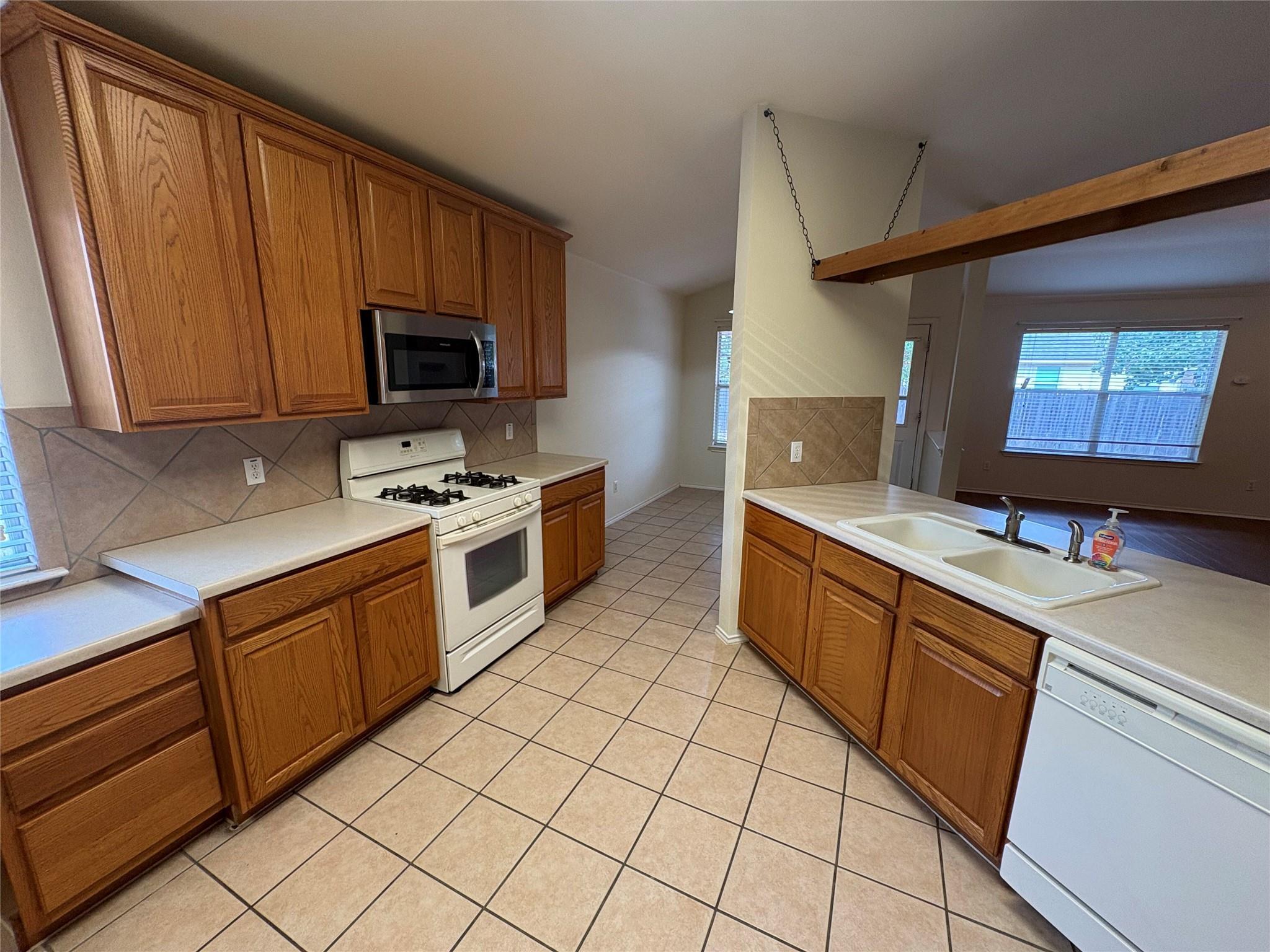 2100 Mir Woods Dr Property Photo 7