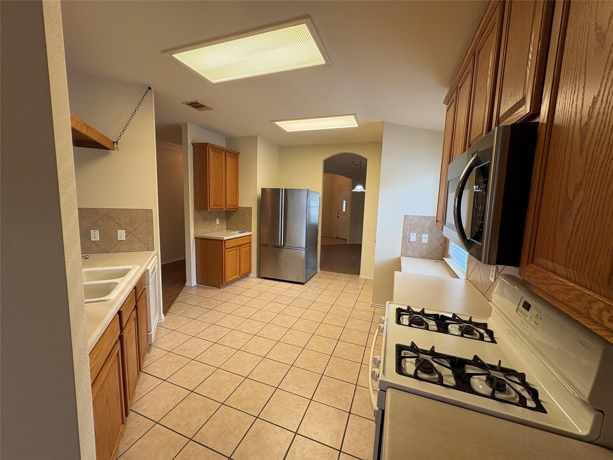 2100 Mir Woods Dr Property Photo 8