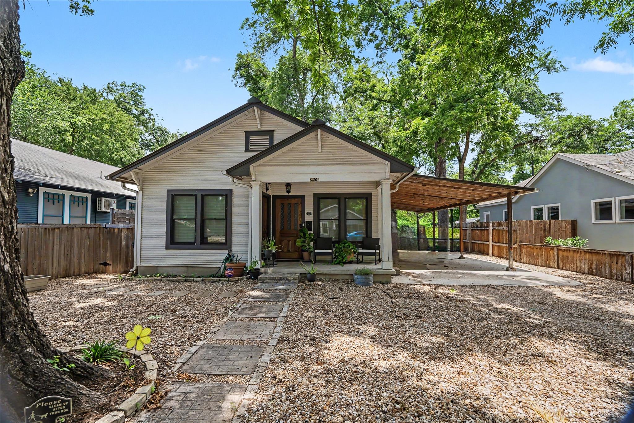 2506 E Cesar Chavez St Property Photo 1