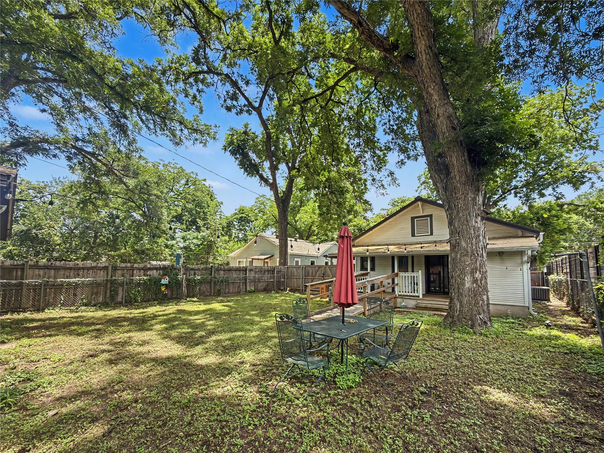 2506 E Cesar Chavez St Property Photo 23