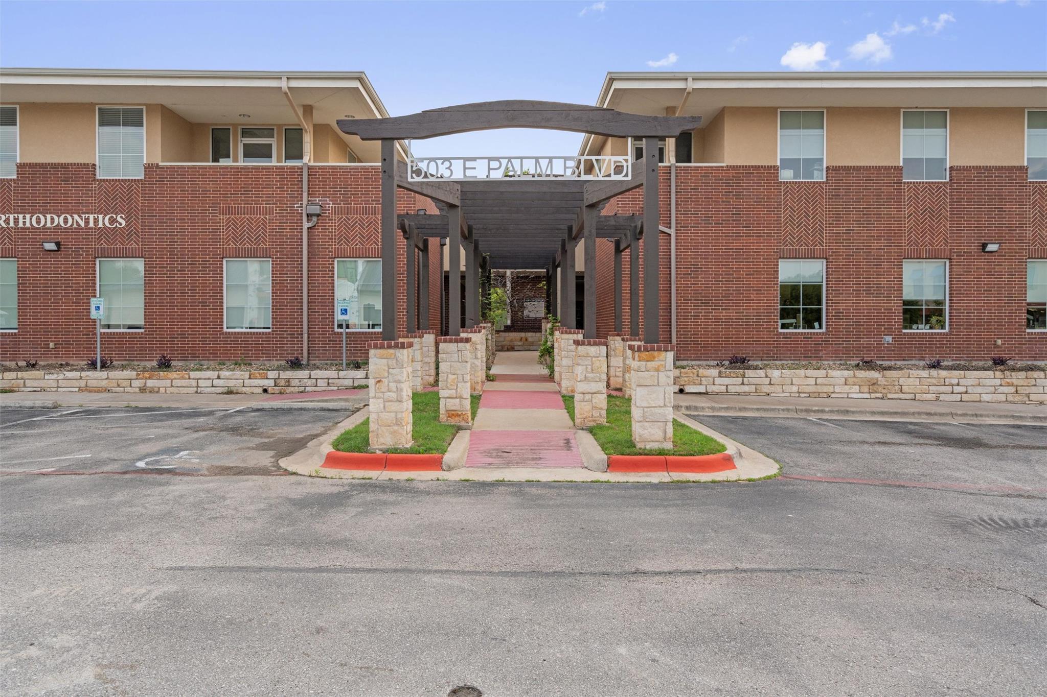 503 E Palm Valley Blvd #220 Property Photo 1
