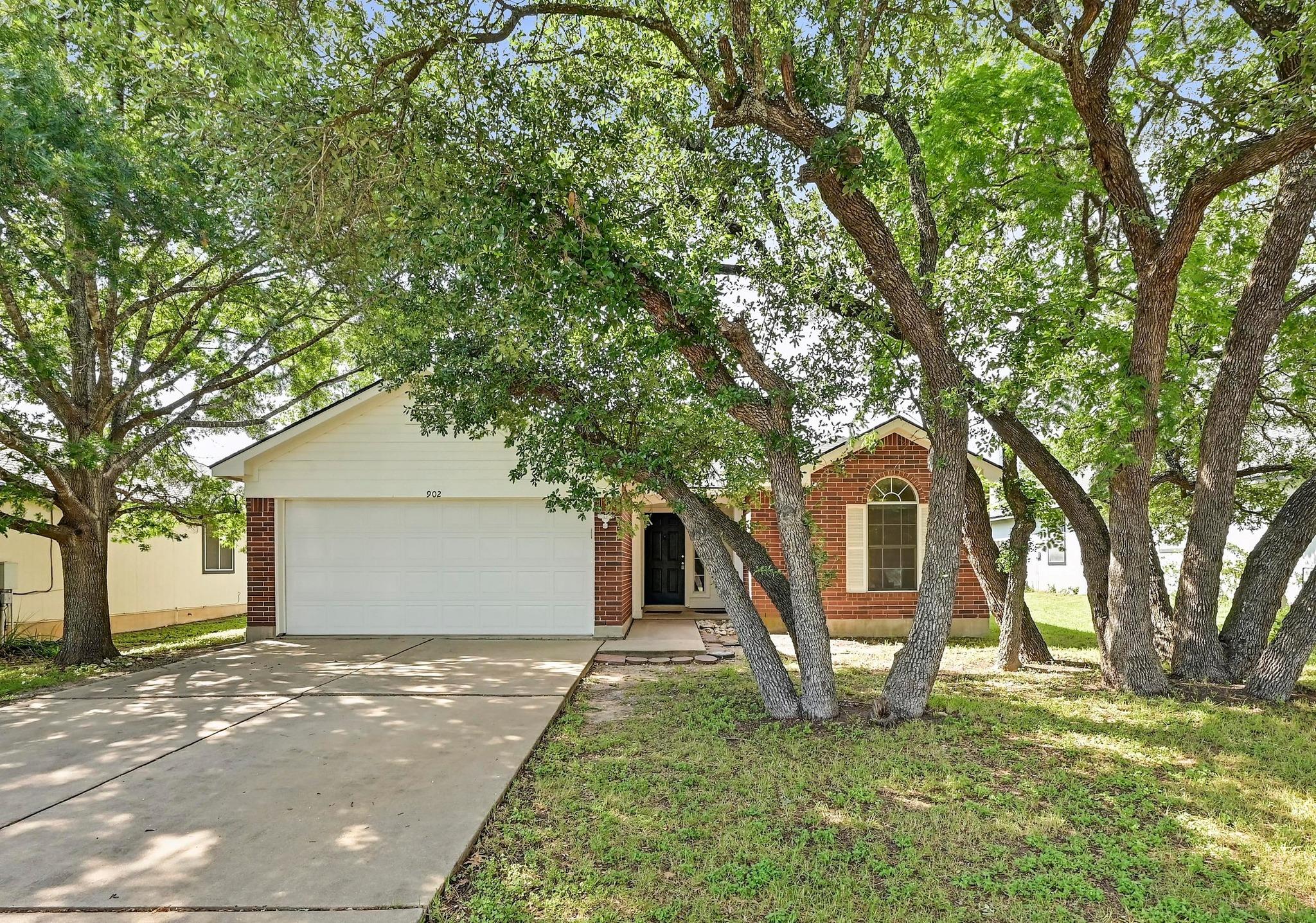902 Honeysuckle Dr Property Photo 1