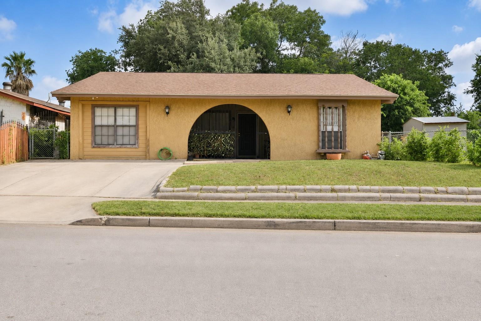 1011 S Brownleaf St Property Photo 1