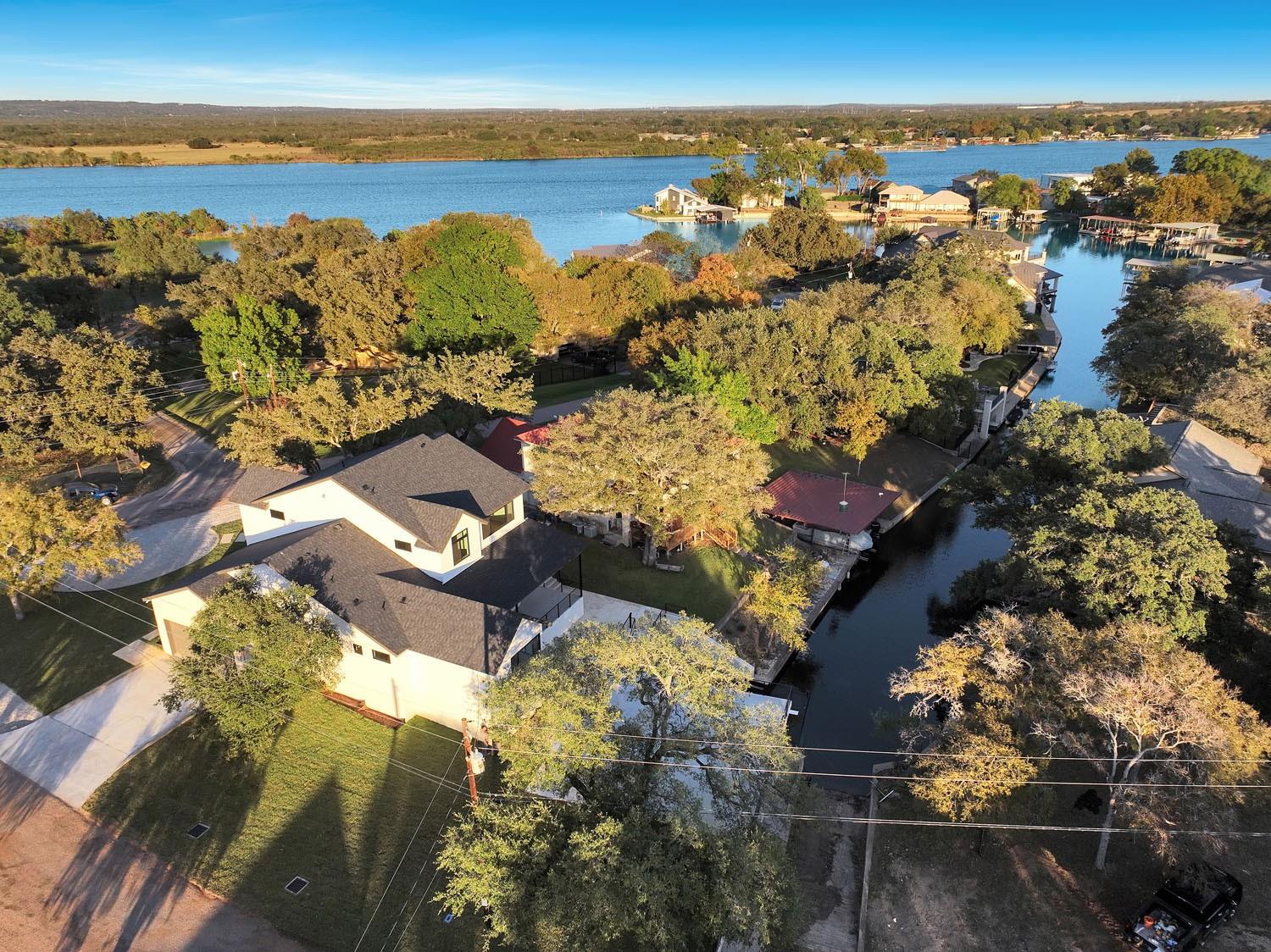 300 Deer Dr Property Photo 2
