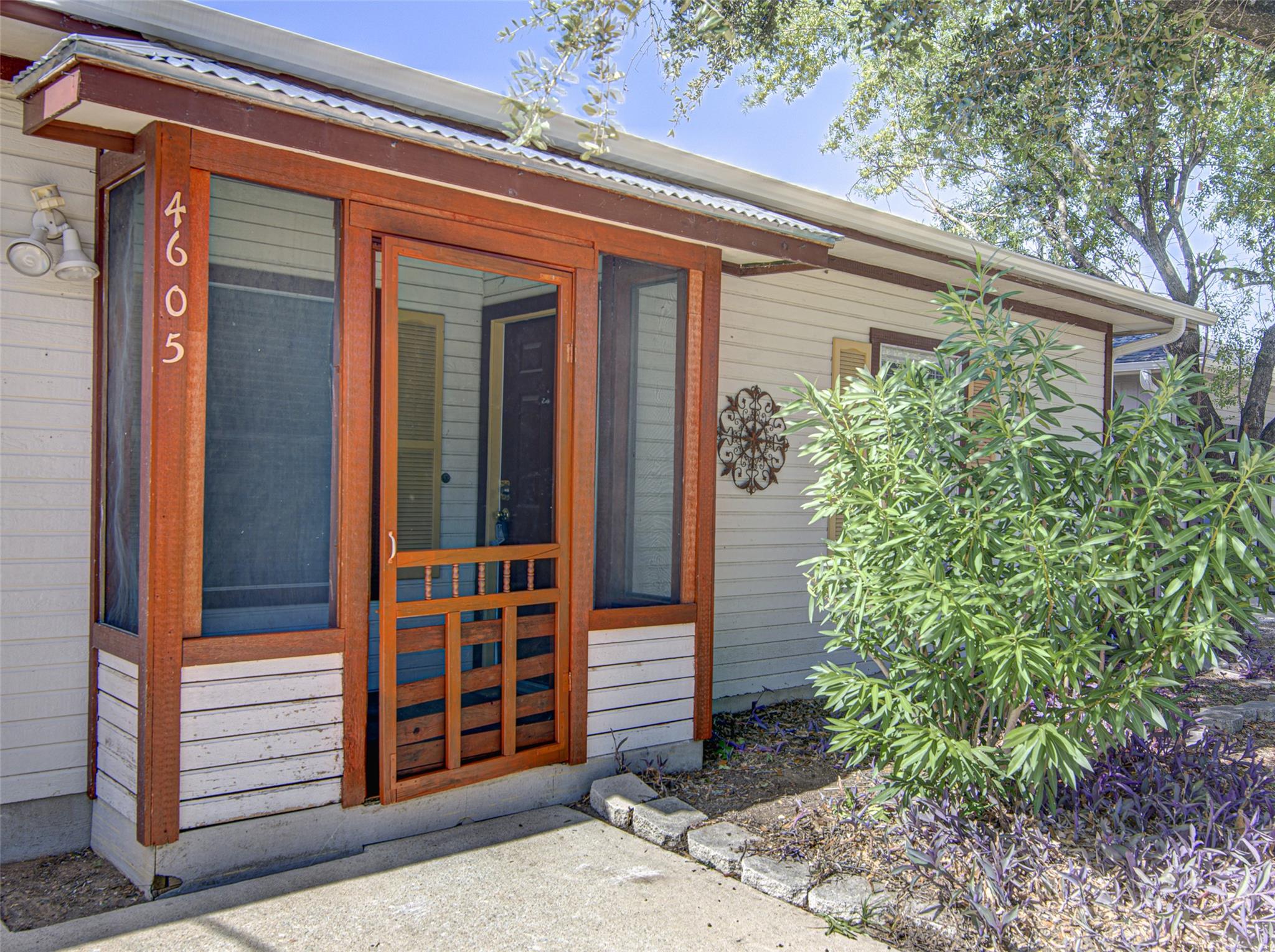 4605 Ribbecke Ave Property Photo 3