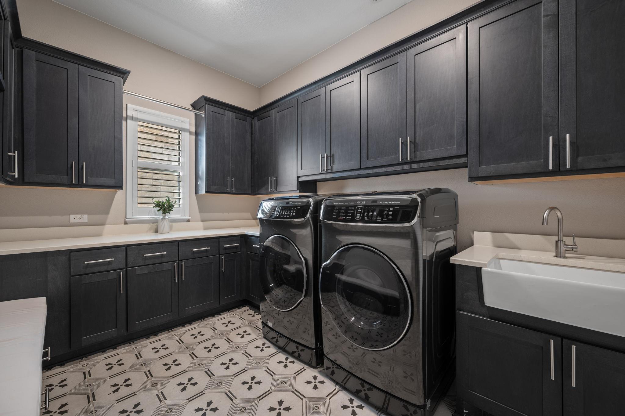 329 Bisset Ct Property Photo 13