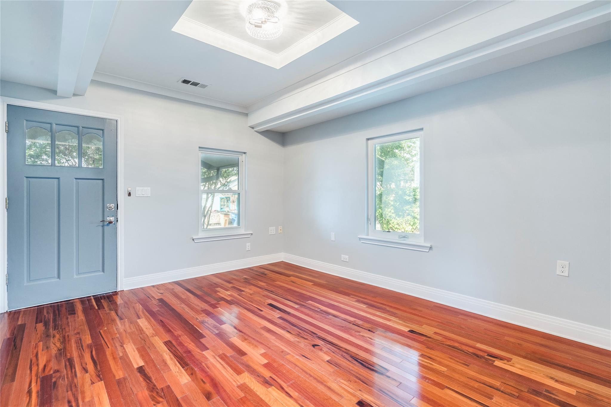 2314 Santa Rosa St Property Photo 5