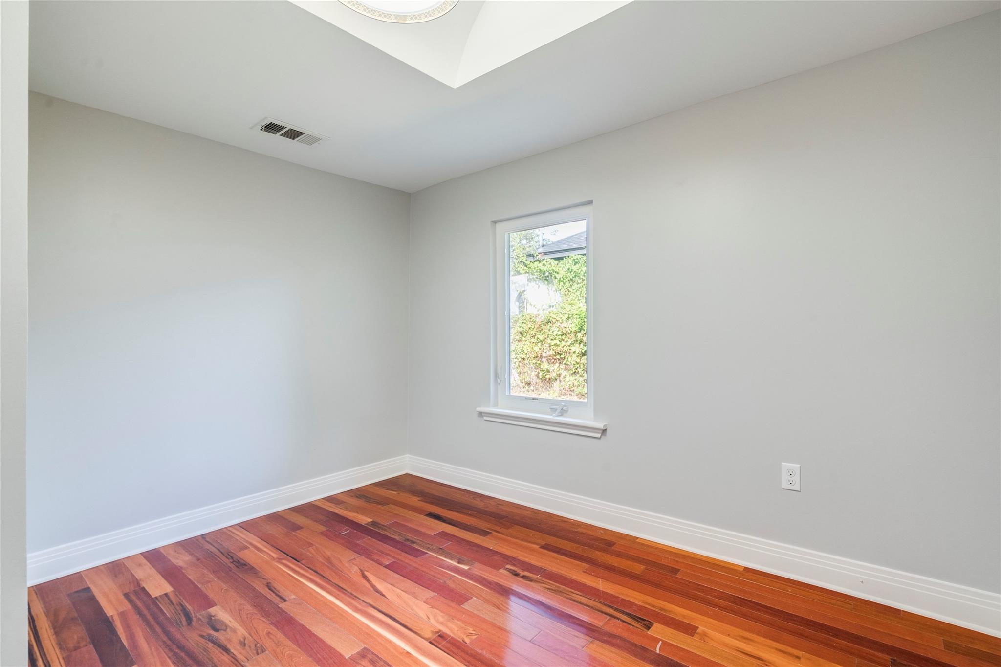 2314 Santa Rosa St Property Photo 13