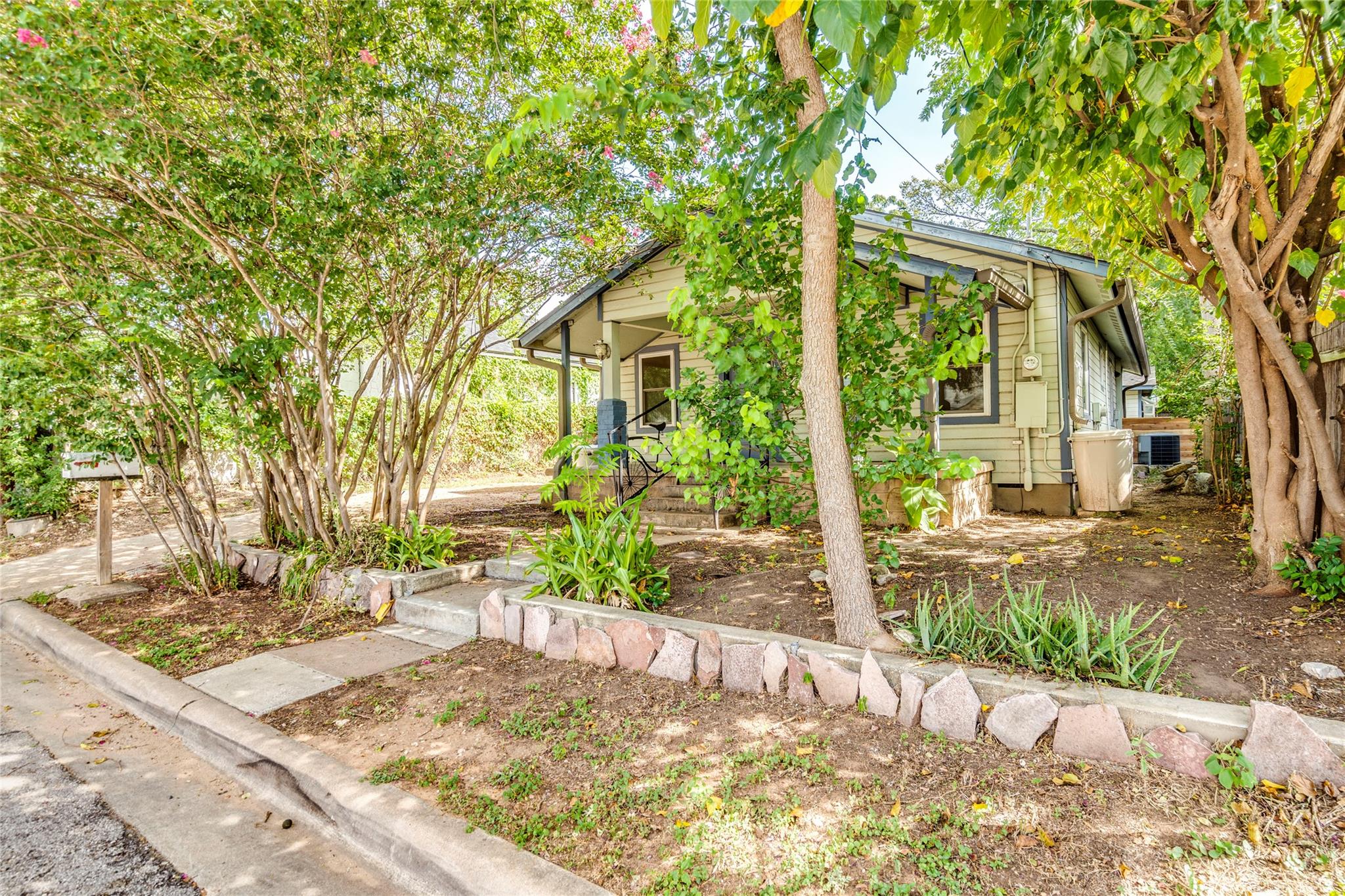 2314 Santa Rosa St Property Photo 27