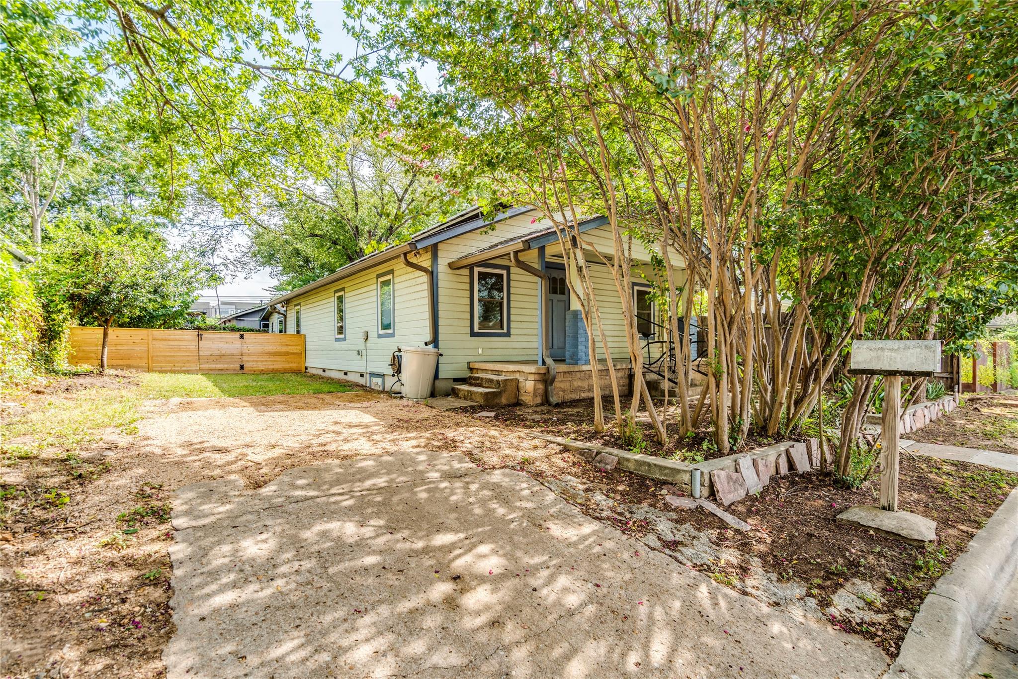 2314 Santa Rosa St Property Photo 28