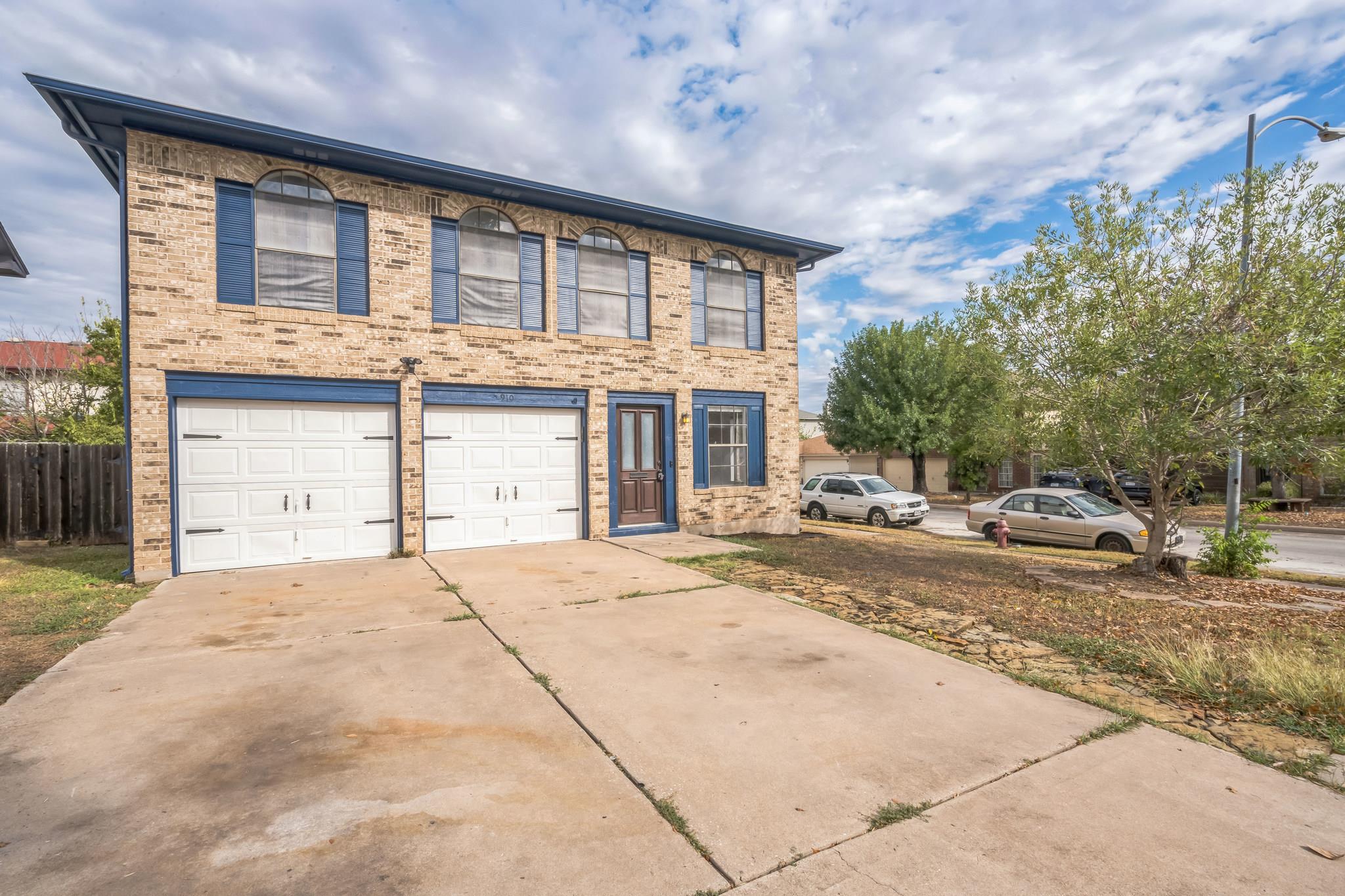 910 Crieff Cross Dr Property Photo 1