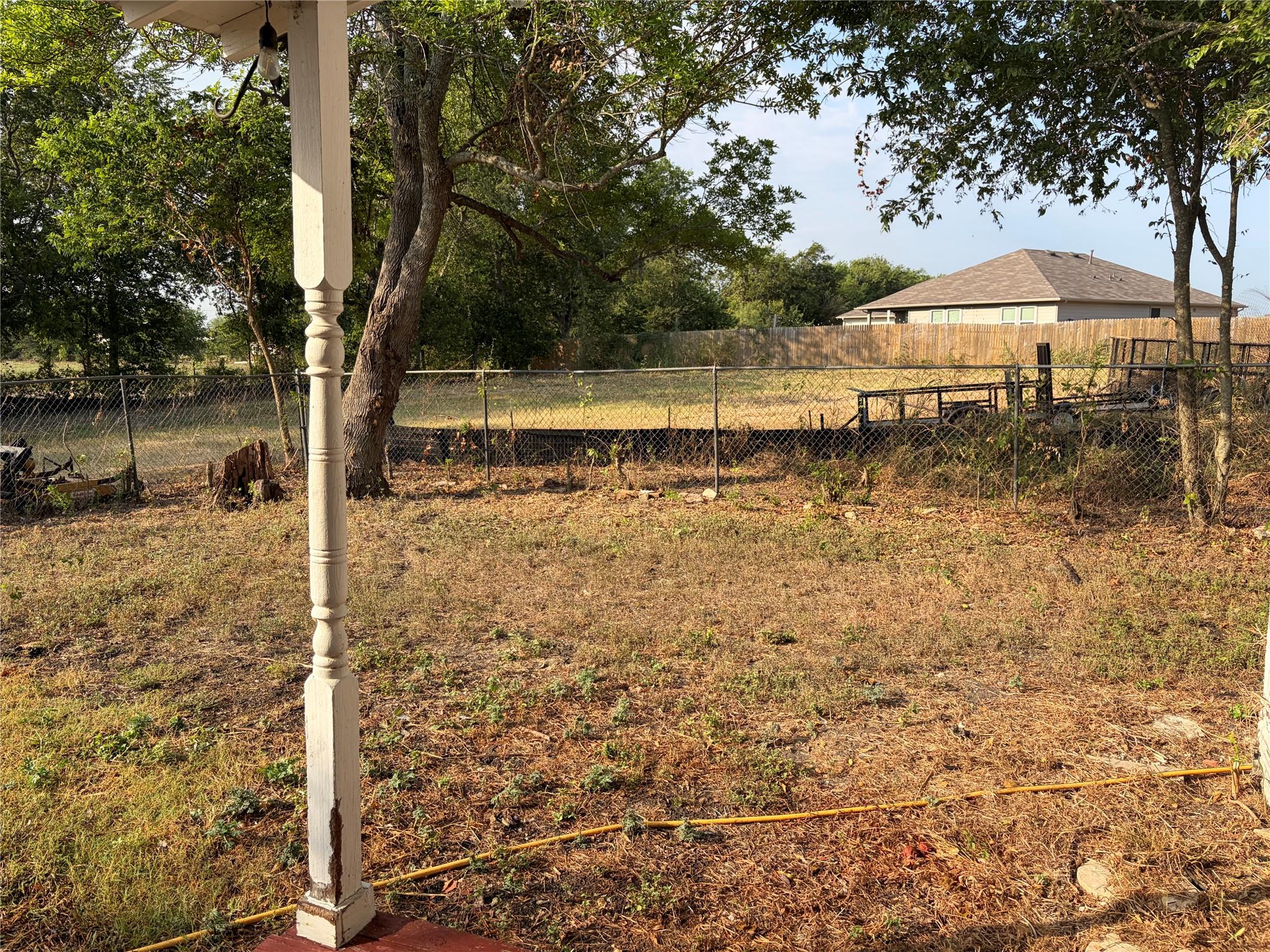 910 Bunton Ln #e Property Photo 3