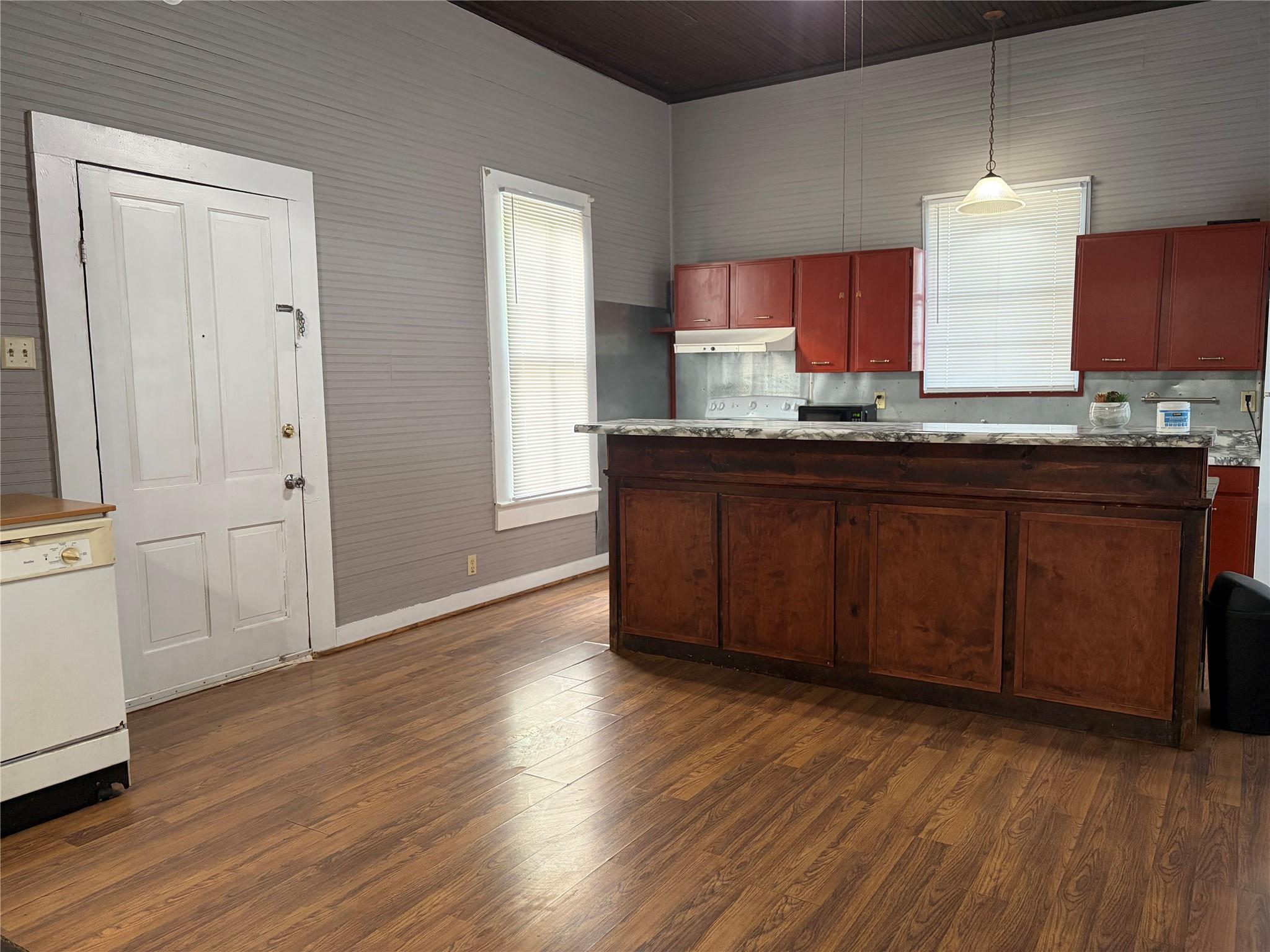 910 Bunton Ln #e Property Photo 4