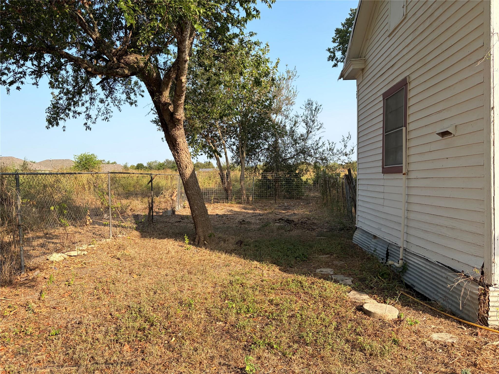 910 Bunton Ln #e Property Photo 24