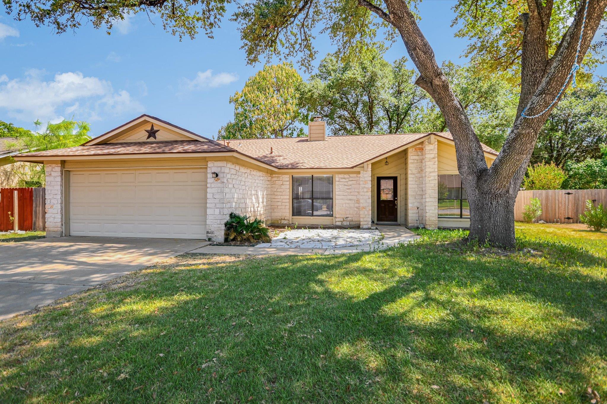1602 E Messick Loop Property Photo 1