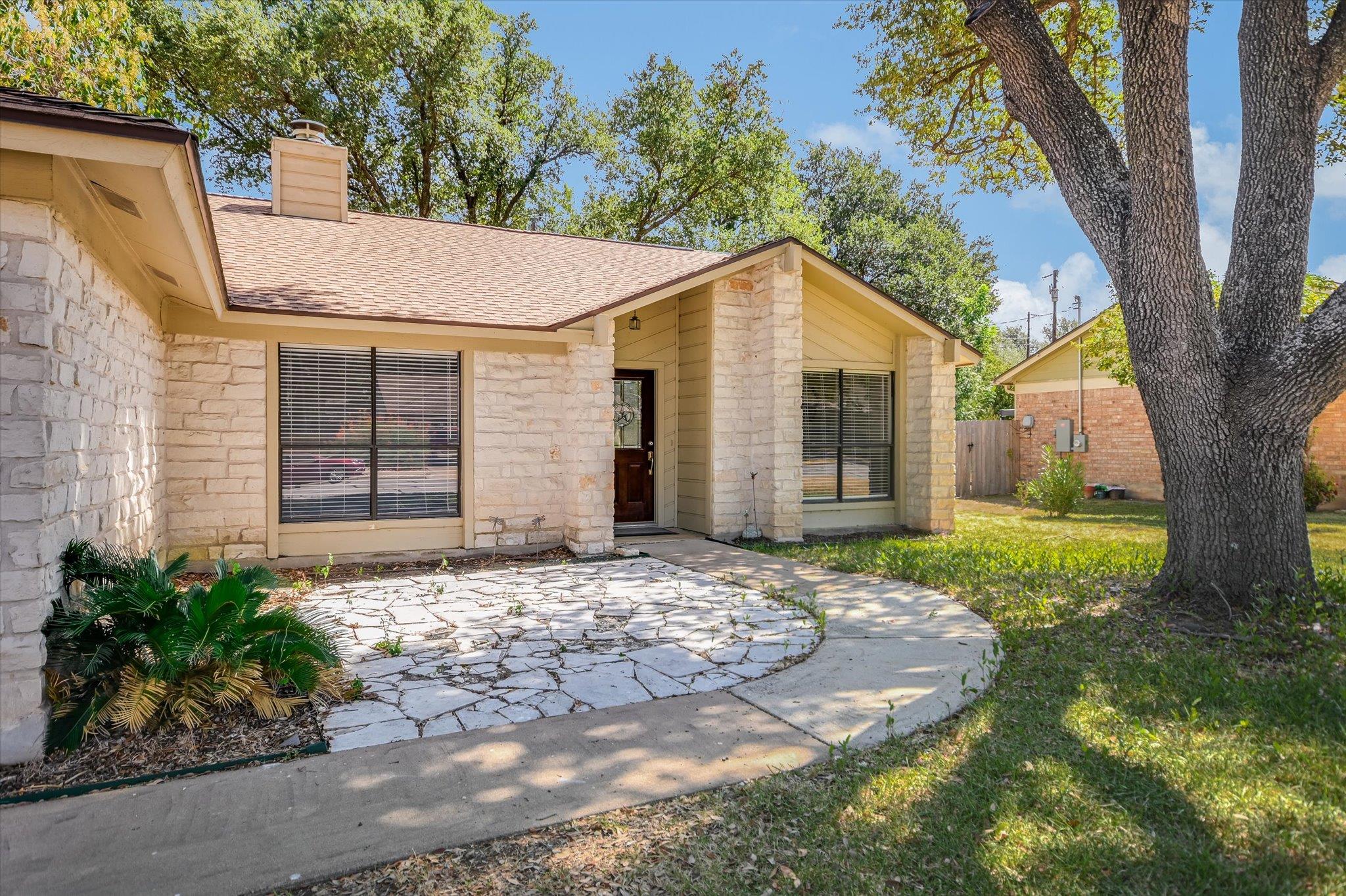 1602 E Messick Loop Property Photo 2