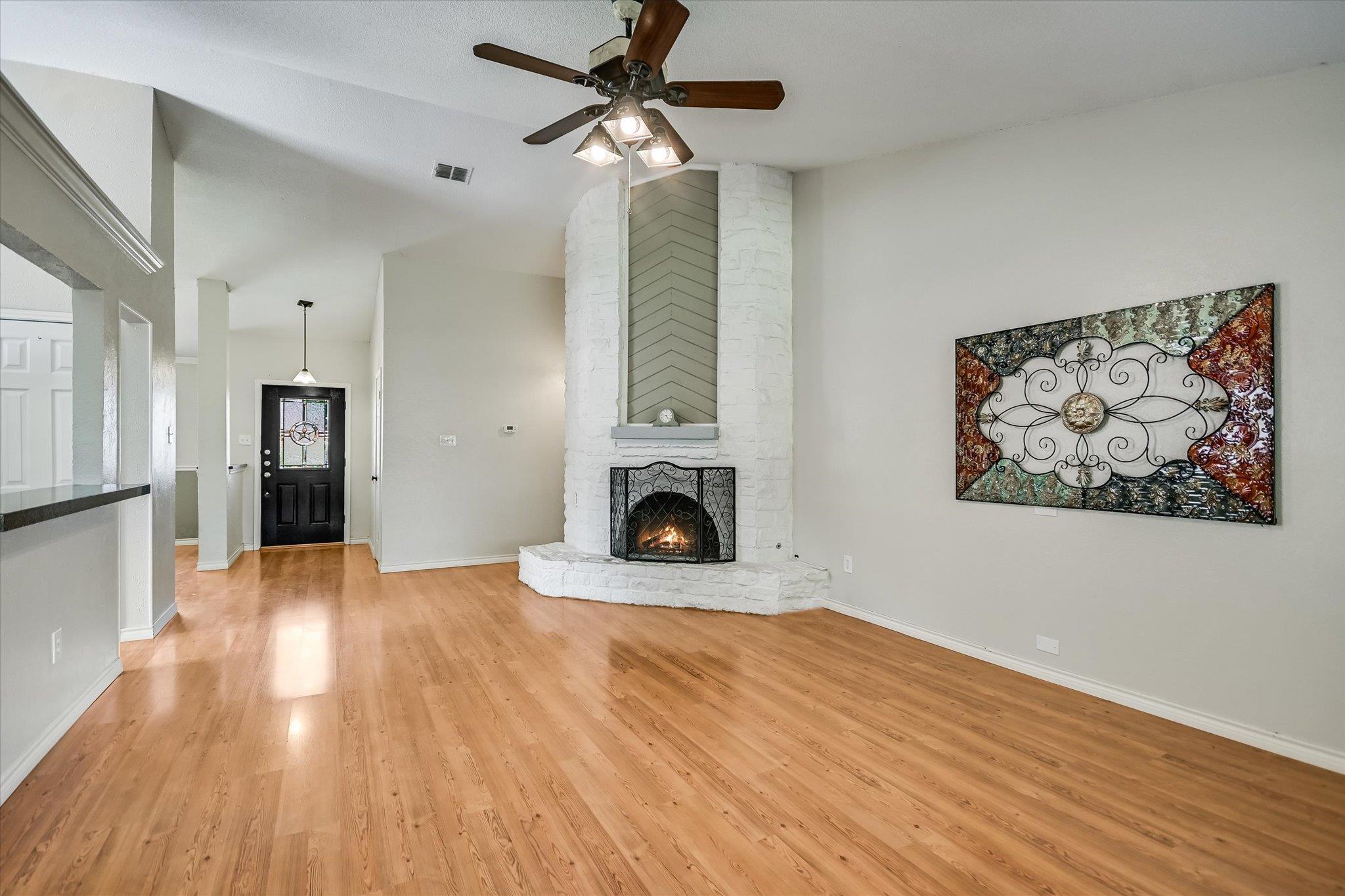 1602 E Messick Loop Property Photo 3
