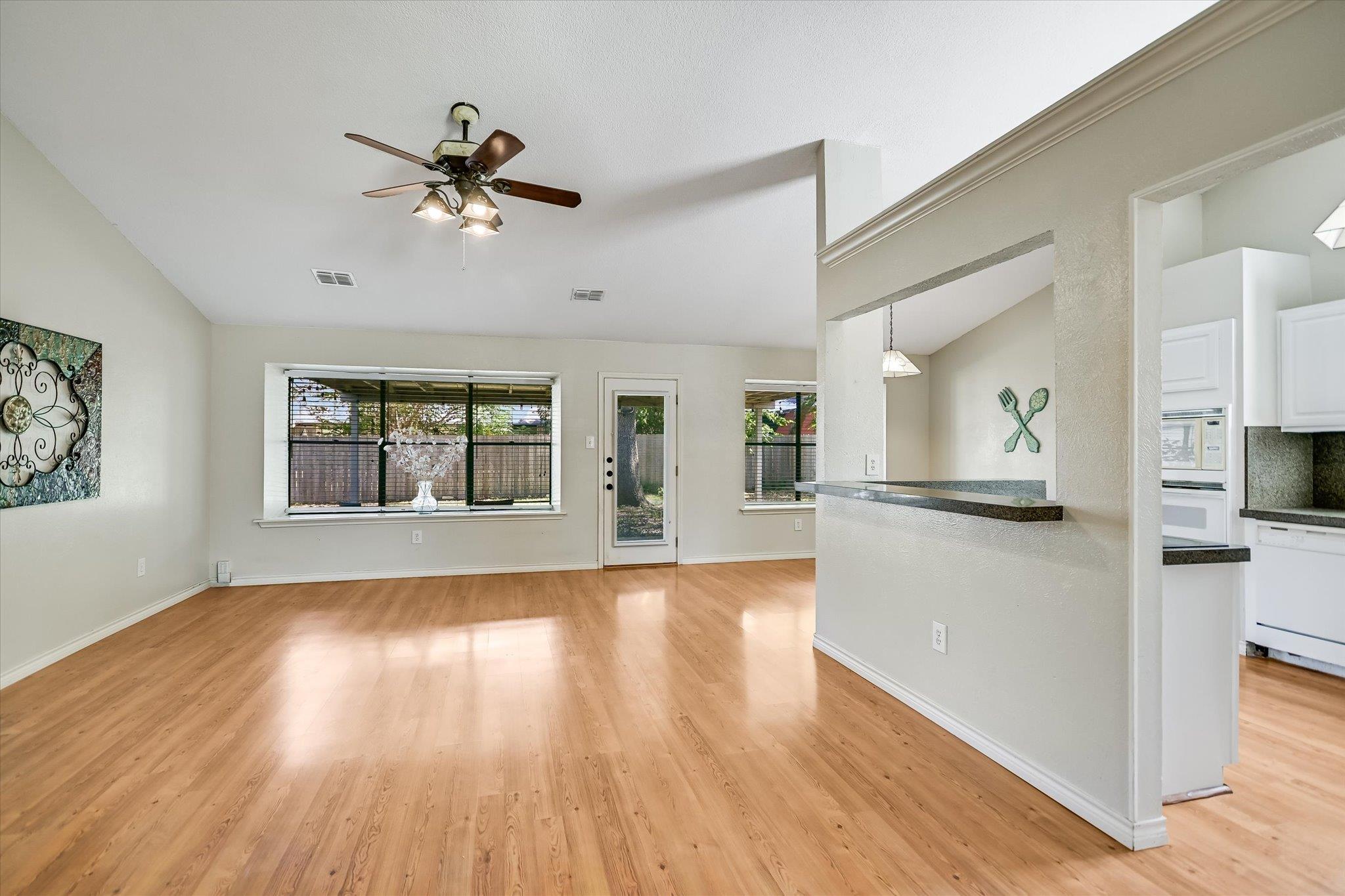 1602 E Messick Loop Property Photo 4