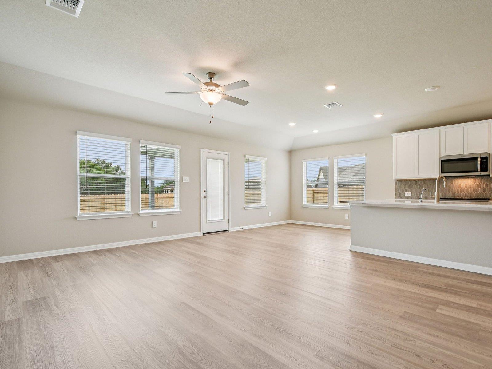150 Coopers Hawk Crst Property Photo 3