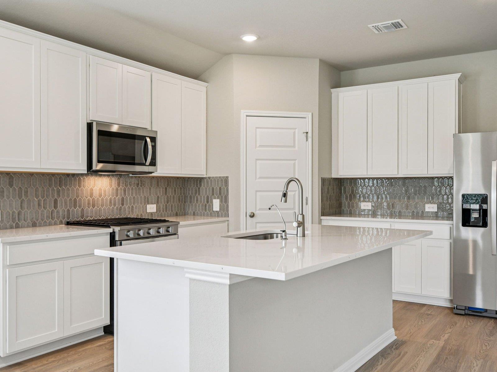 150 Coopers Hawk Crst Property Photo 5