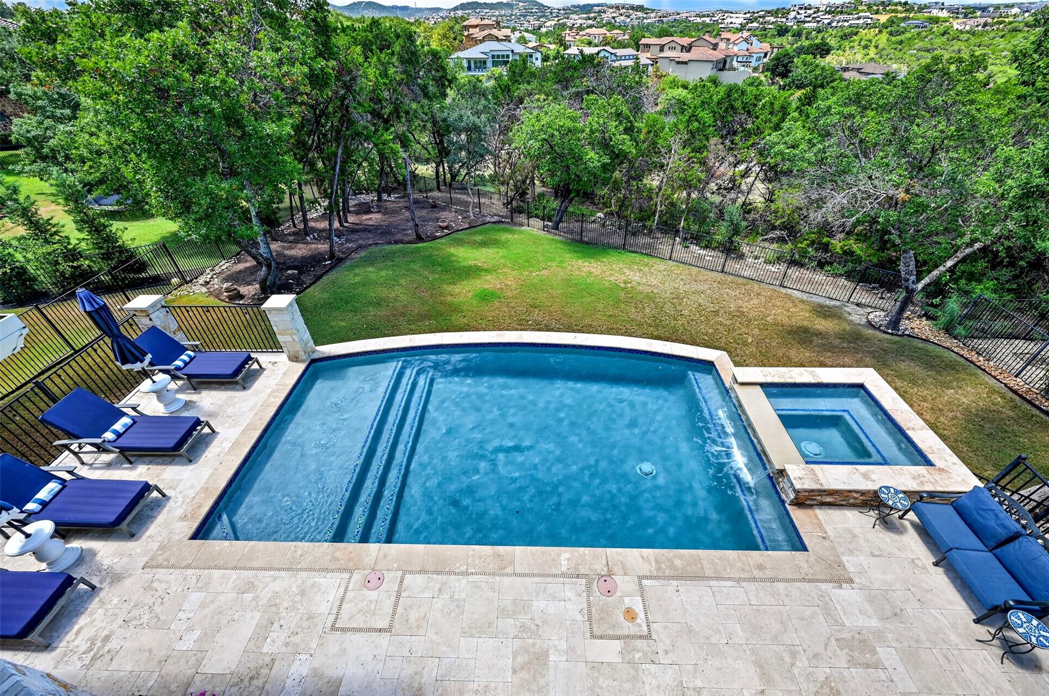 203 Martinique Pass Property Photo 2