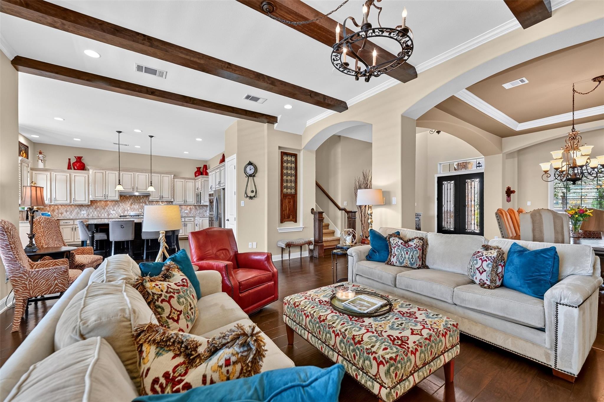 203 Martinique Pass Property Photo 4