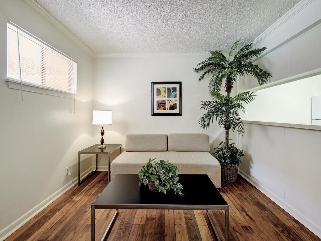 4539 Guadalupe St #2b Property Photo 6