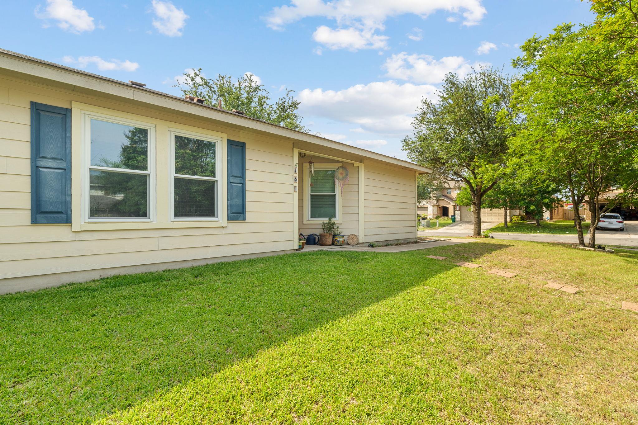 101 Texas Ash Cv Property Photo
