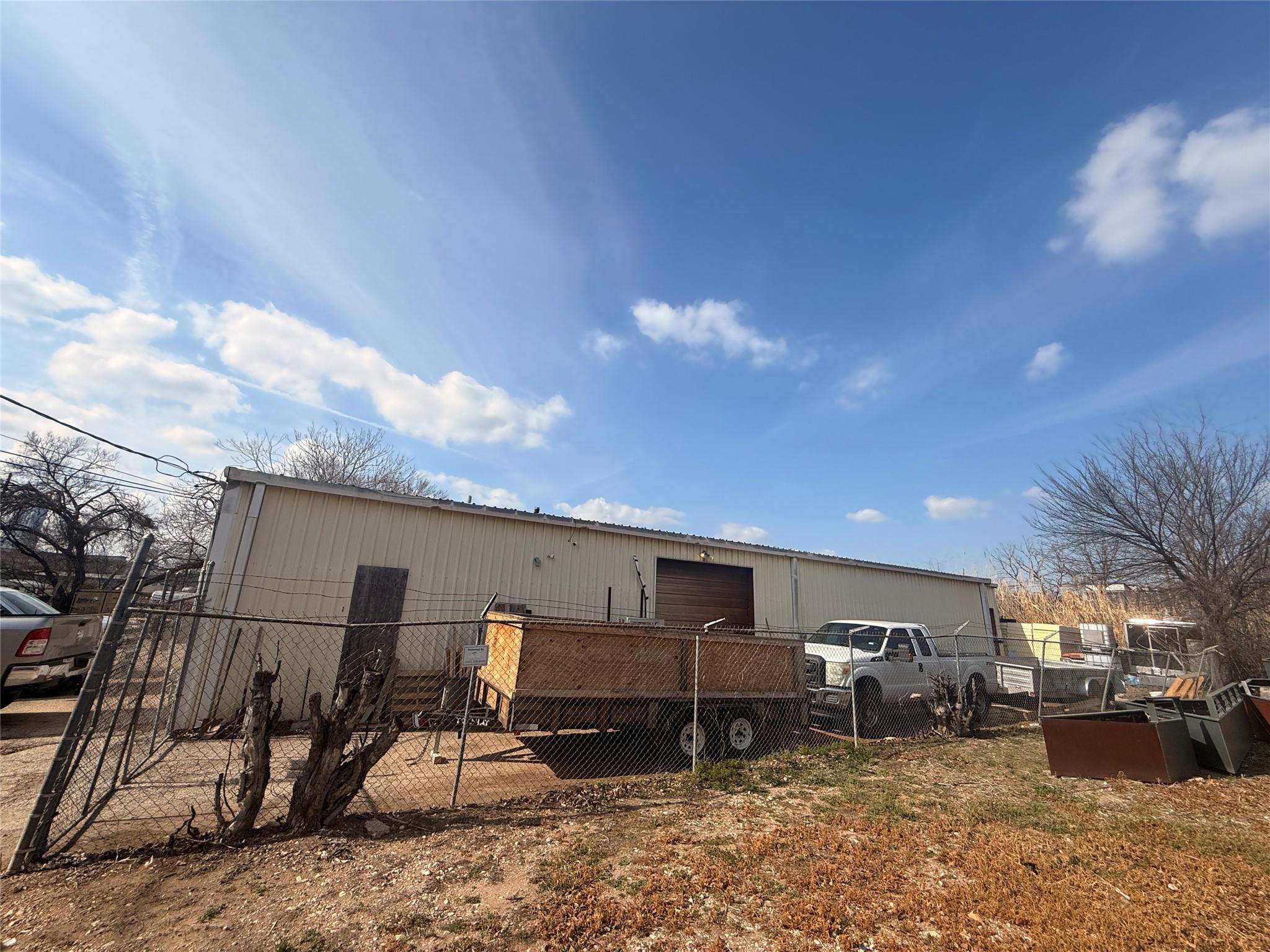 2406 Hidalgo St Property Photo 3
