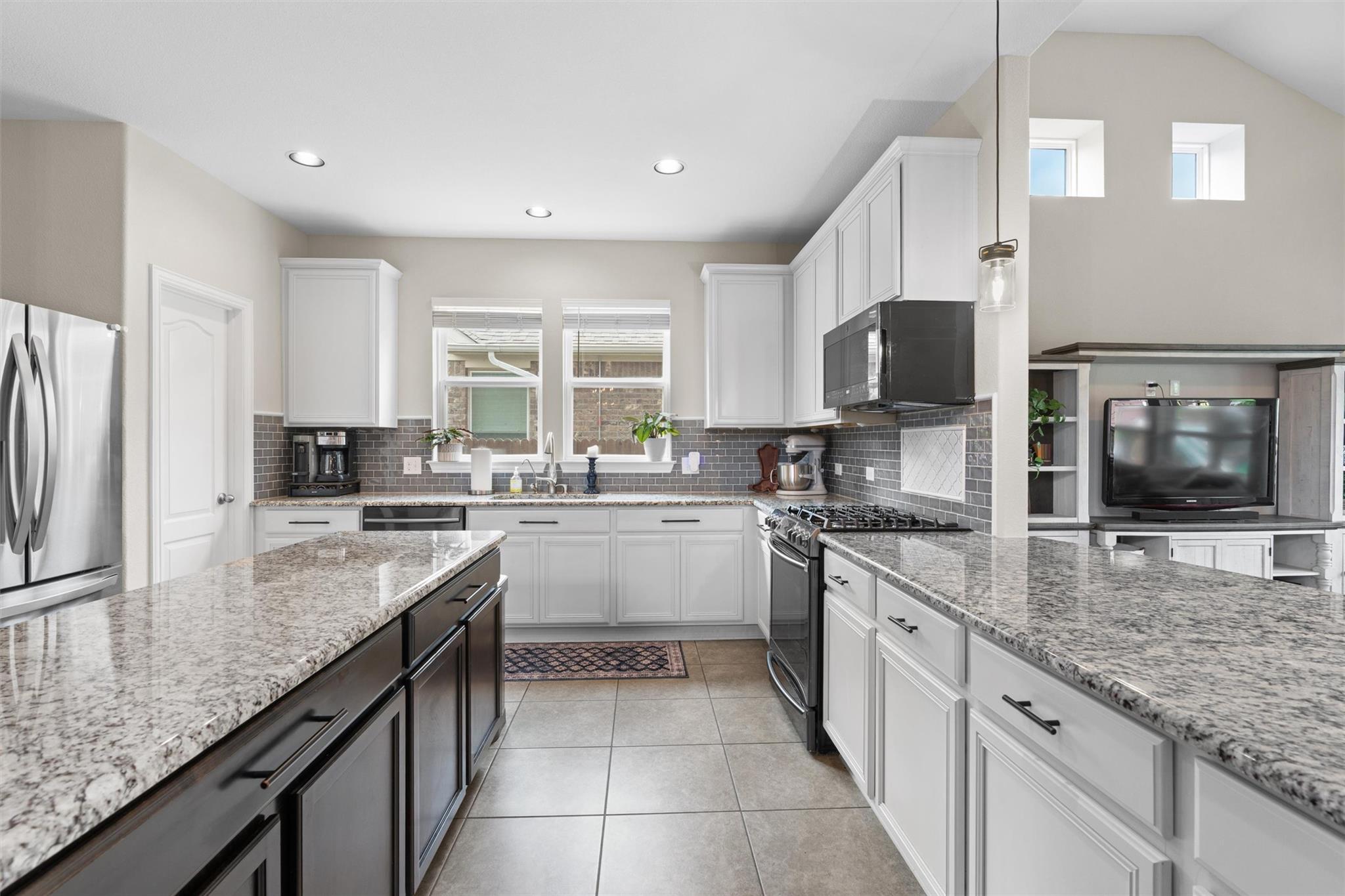 8058 Arezzo Dr Property Photo 4