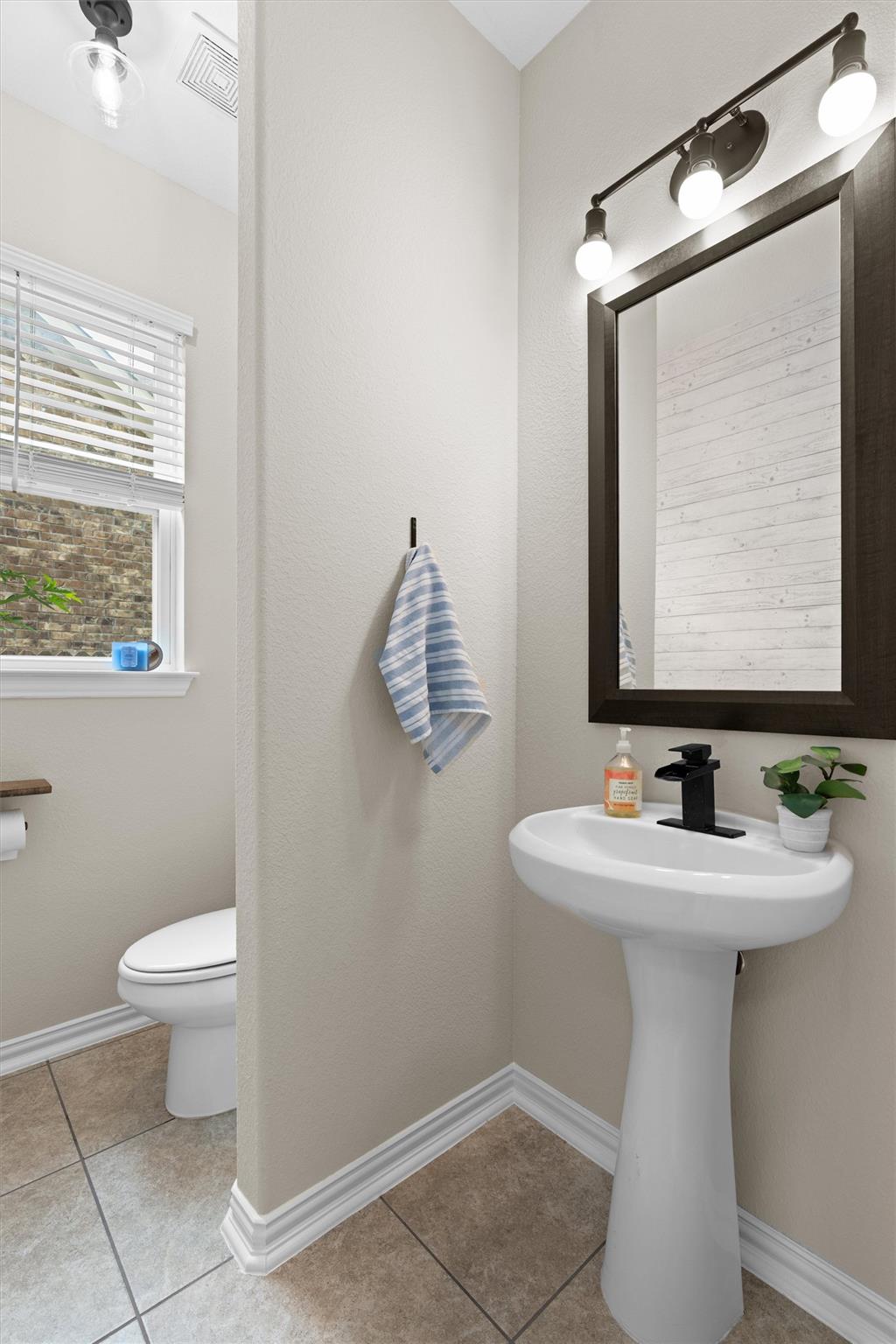 8058 Arezzo Dr Property Photo 19