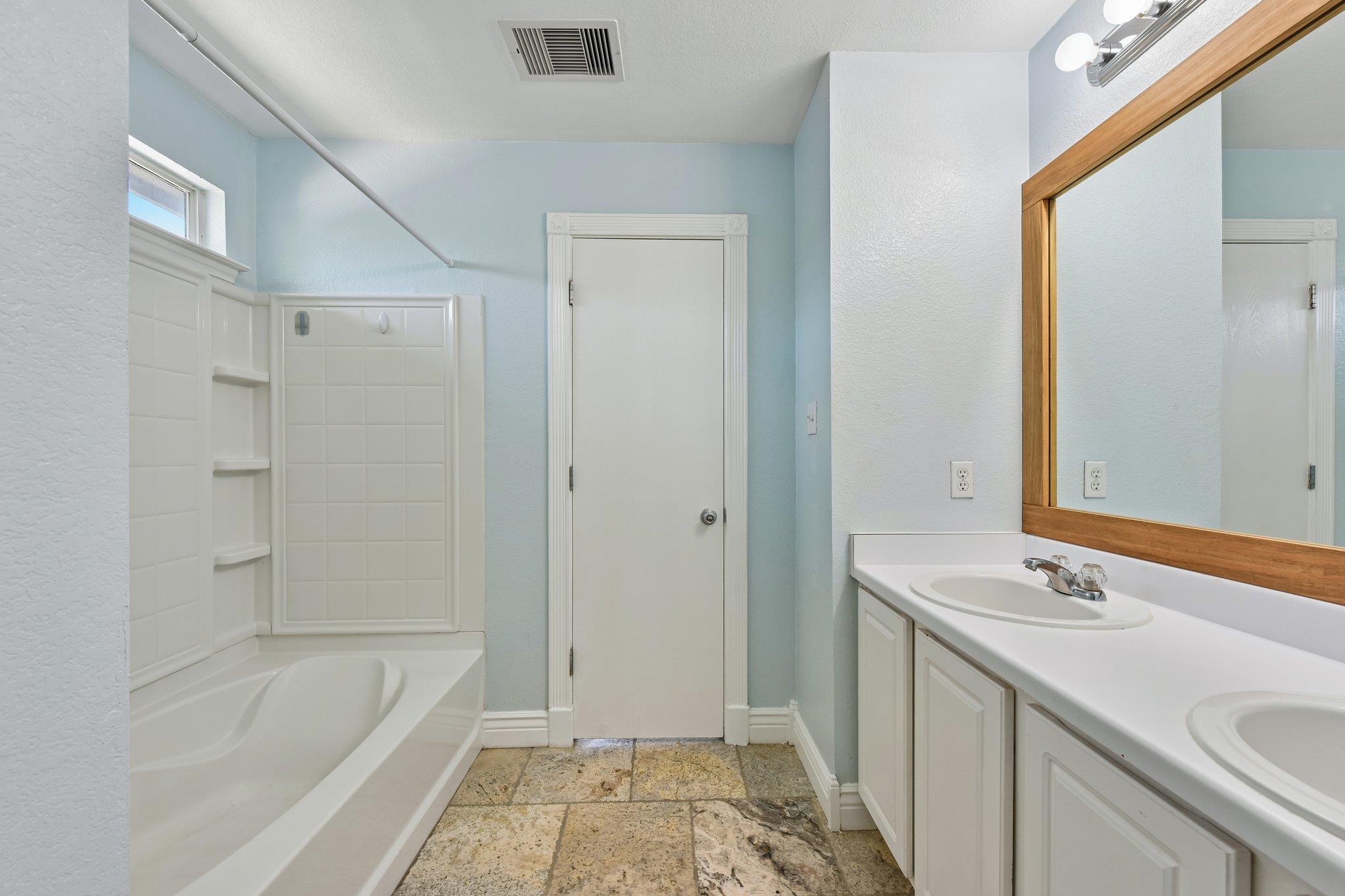 12712 Ring Dr Property Photo 4