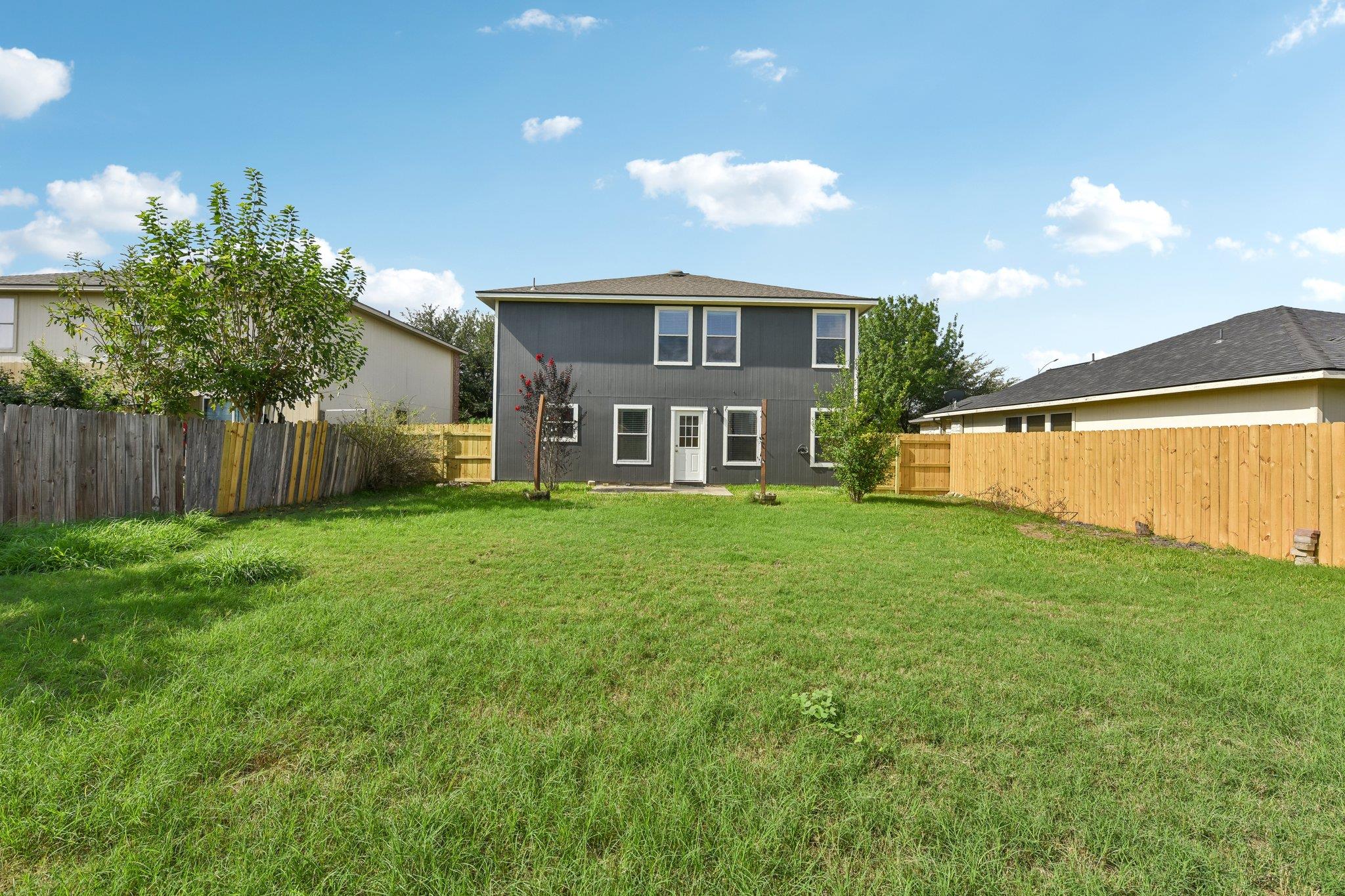 12712 Ring Dr Property Photo 5