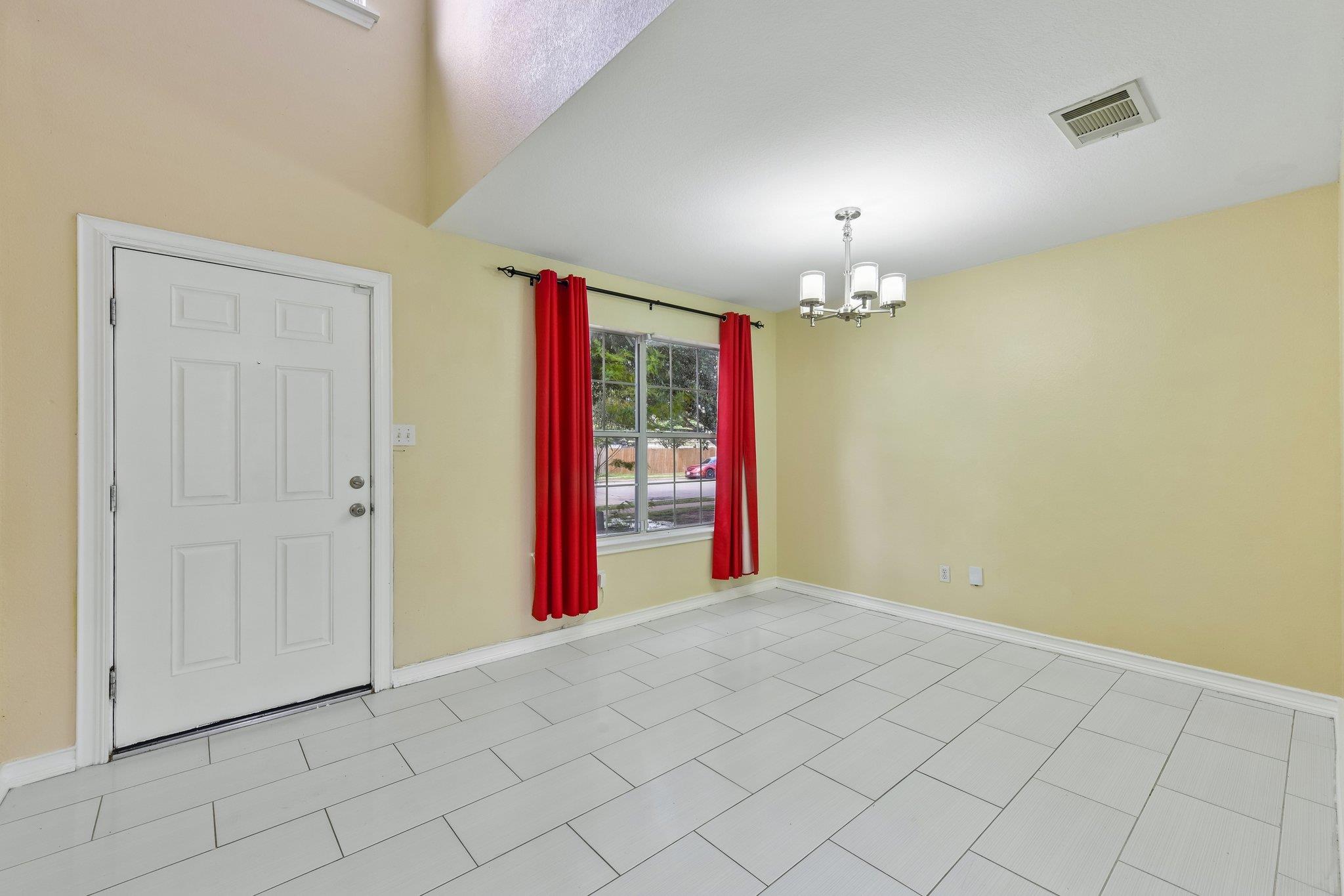 12712 Ring Dr Property Photo 6