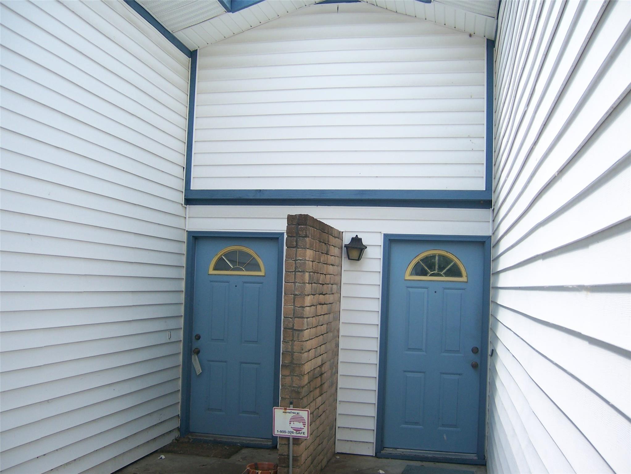 2005 Iroquois Ln #a Property Photo 2