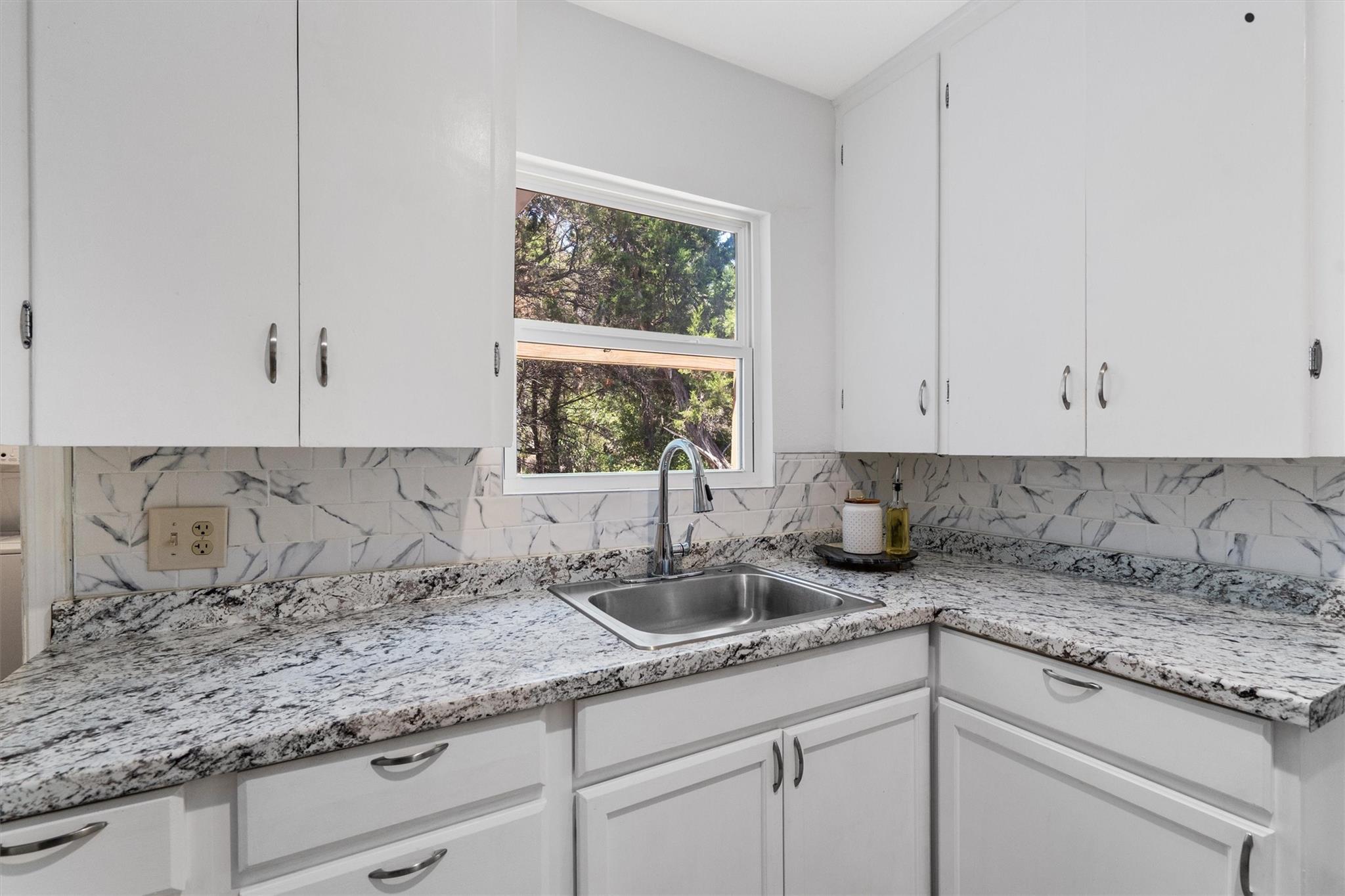 15001 Dexler Dr Property Photo 18