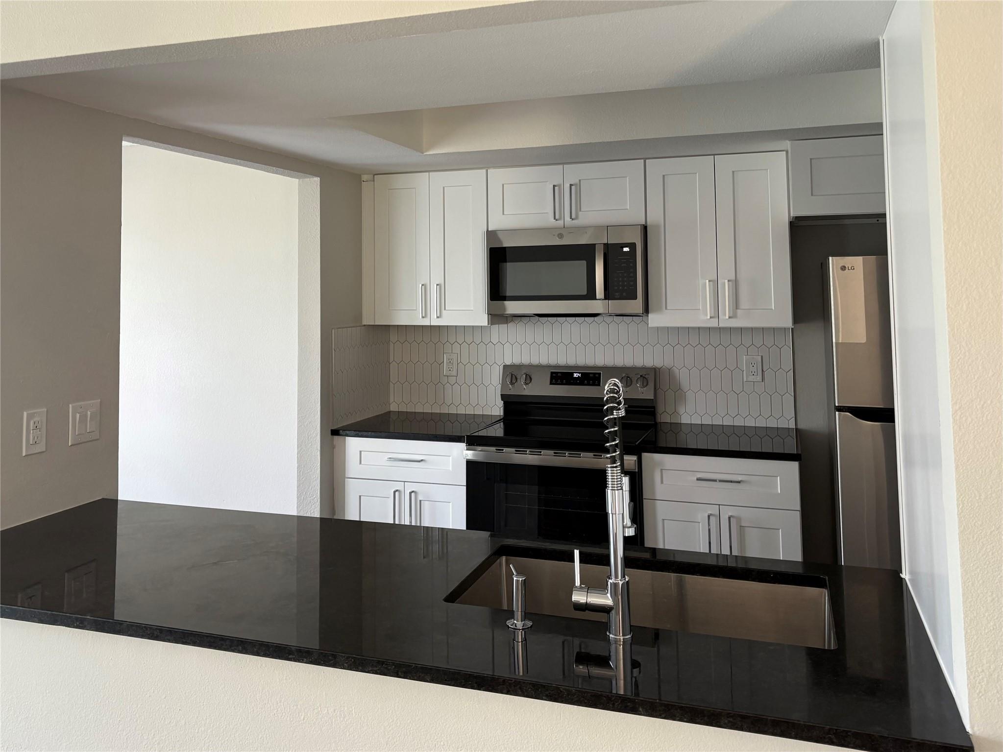 13335 Water Oak Ln #b Property Photo 4