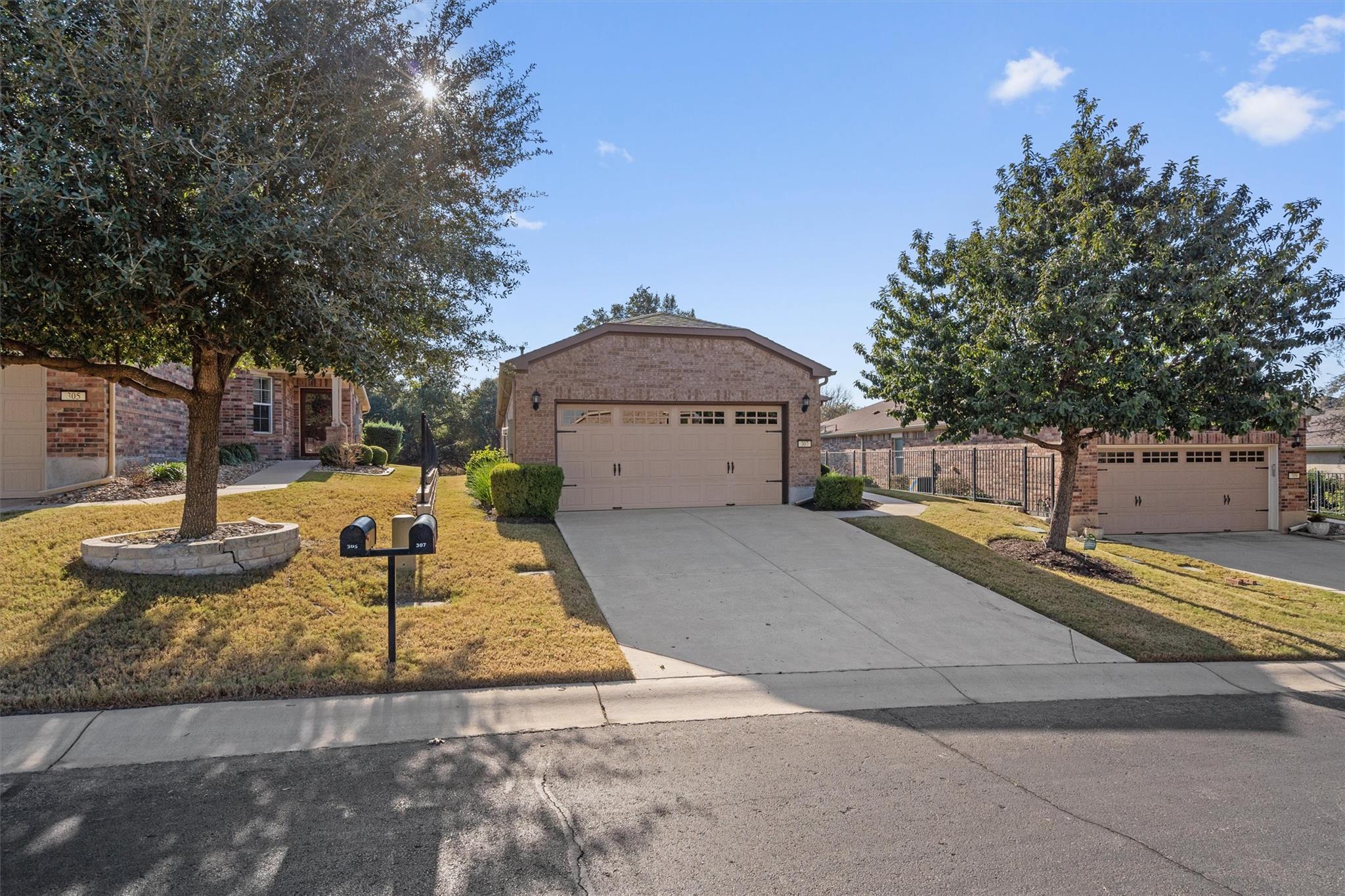 307 Kickapoo Creek Ln Property Photo 3