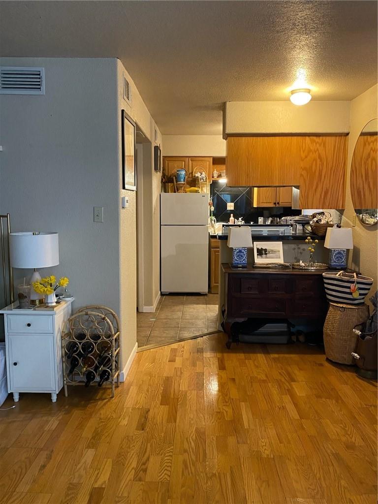 112 W 38th St #202 Property Photo 4