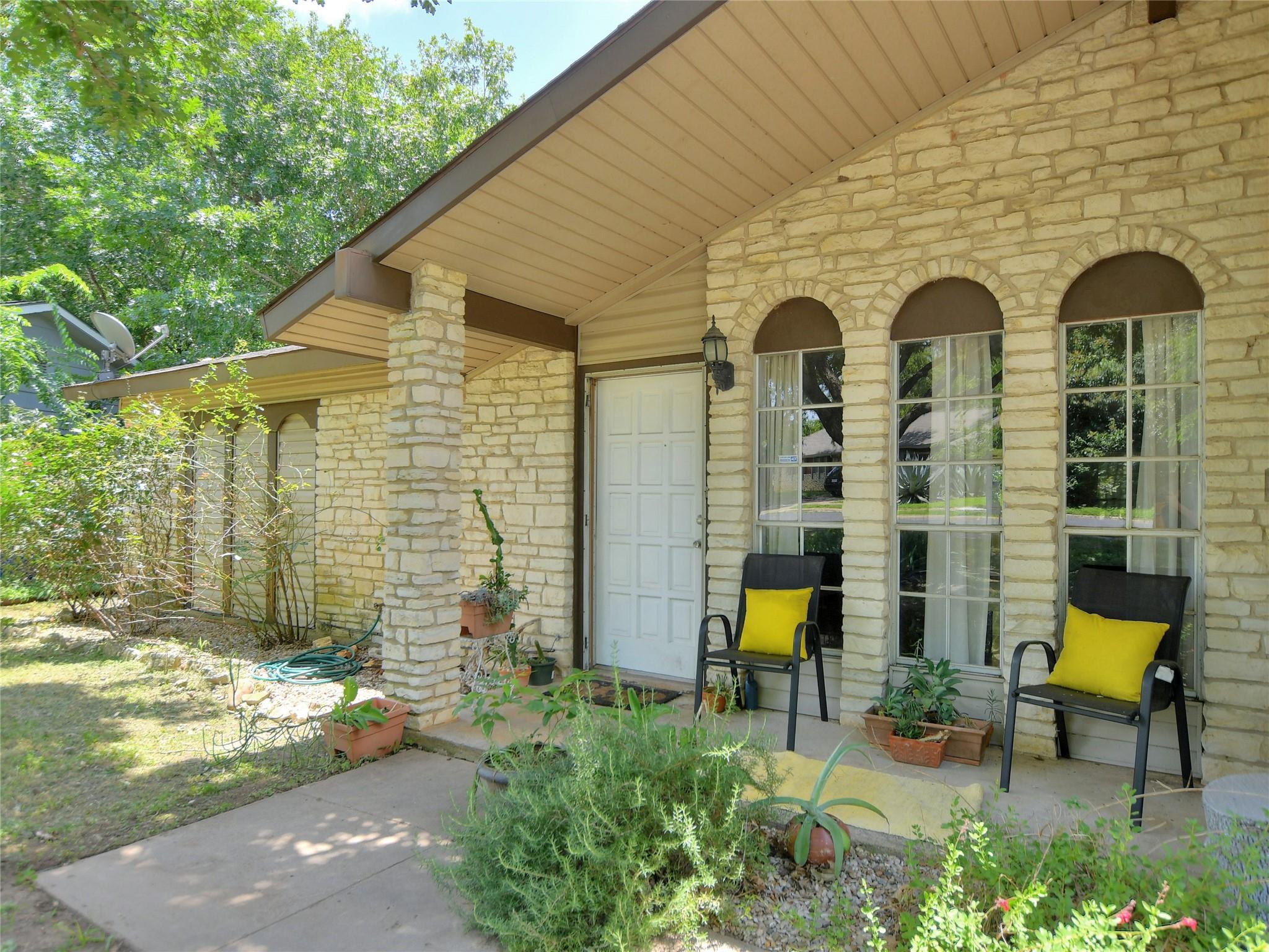 4911 Aberdeen Cir Property Photo 2