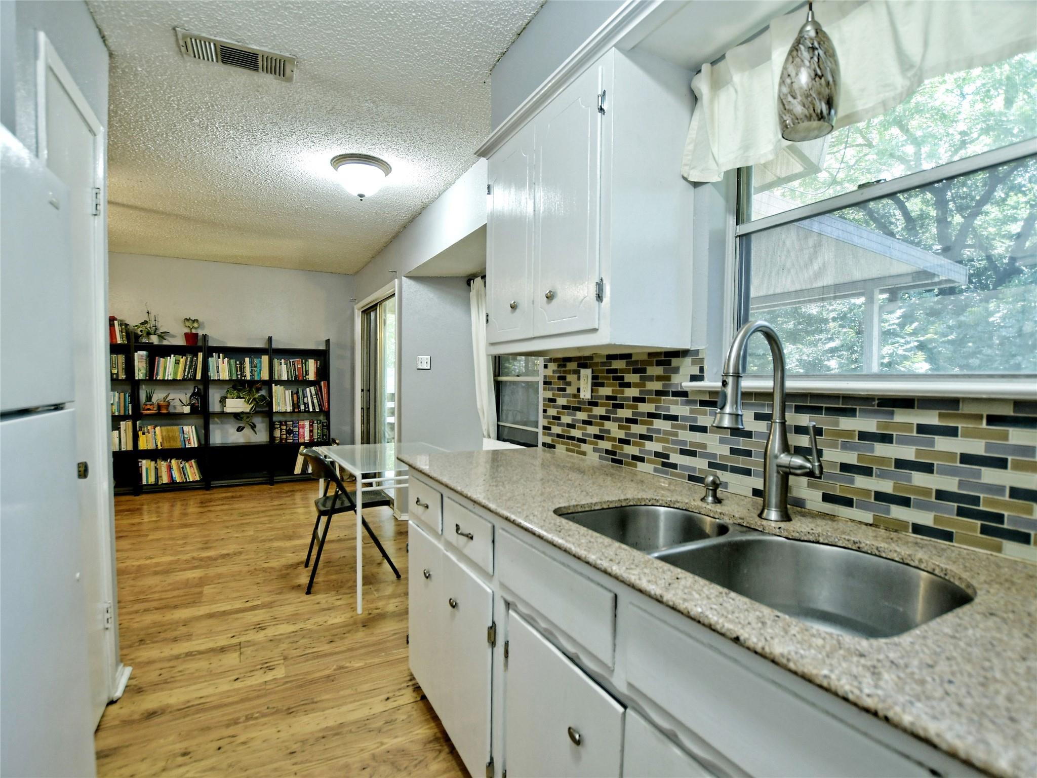 4911 Aberdeen Cir Property Photo 3